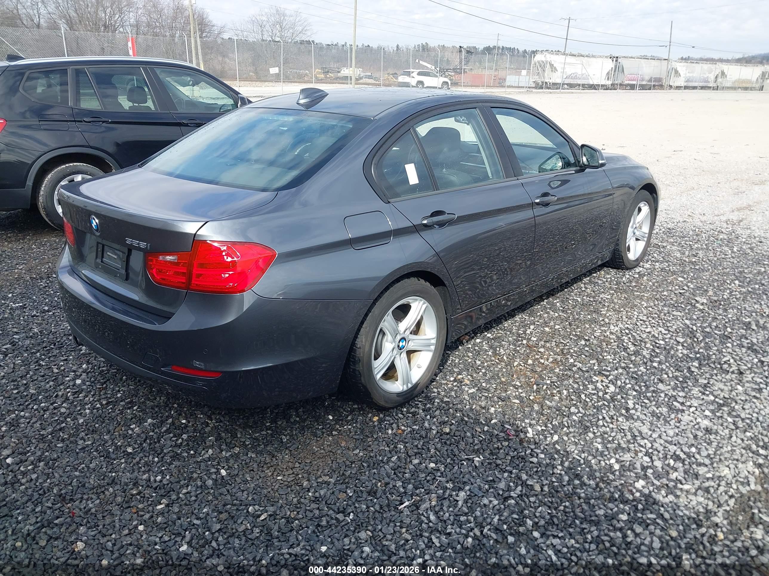 BMW 328I image 4