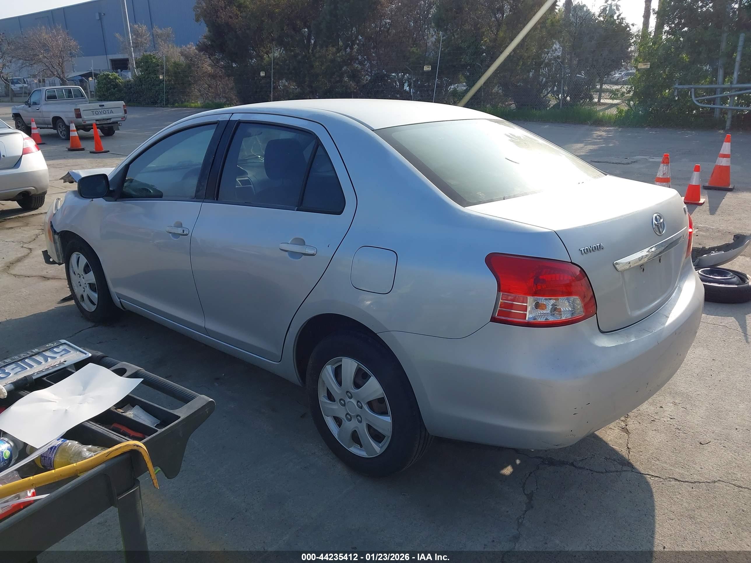 TOYOTA YARIS image 3