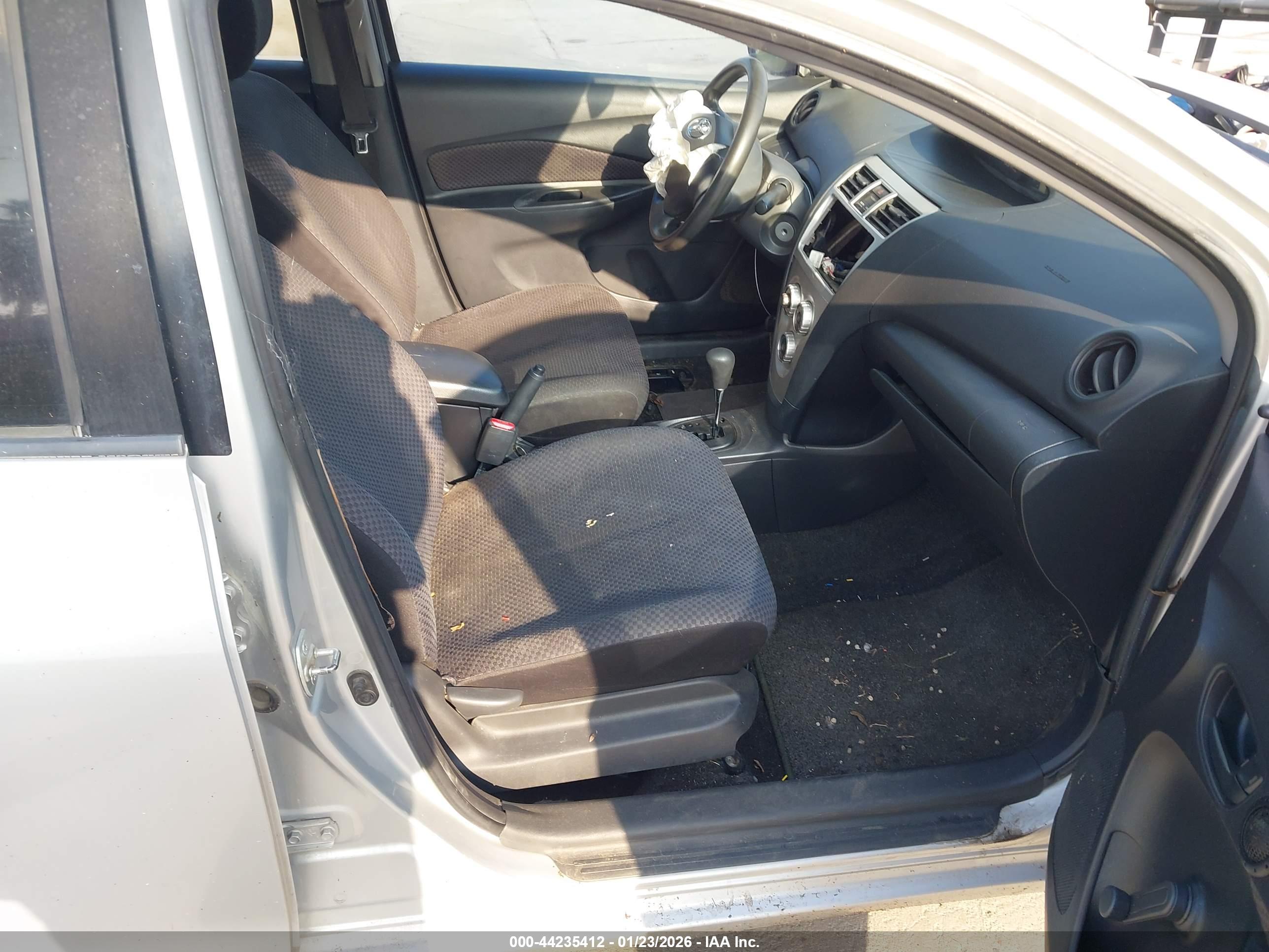 TOYOTA YARIS image 5