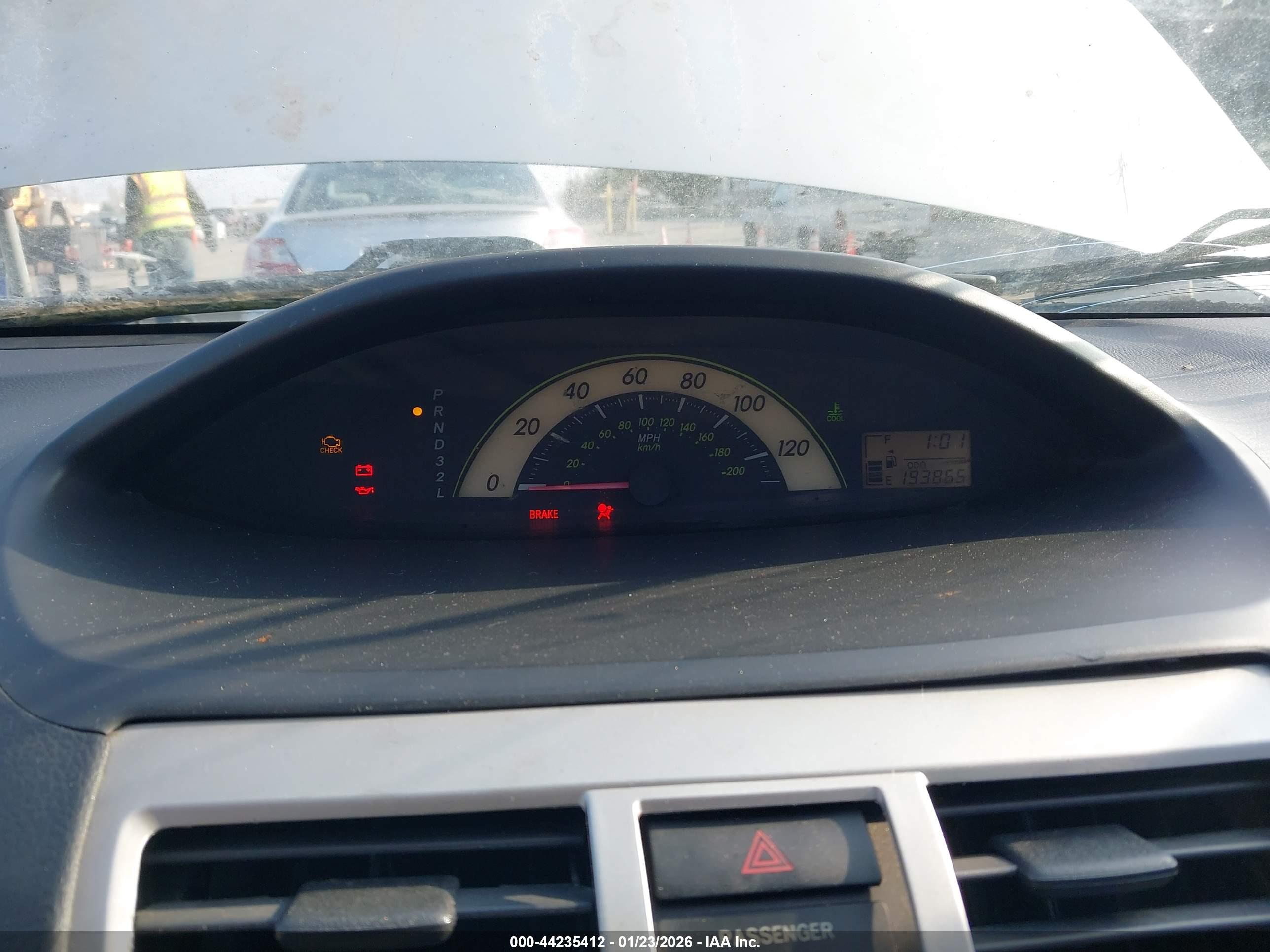 TOYOTA YARIS image 7