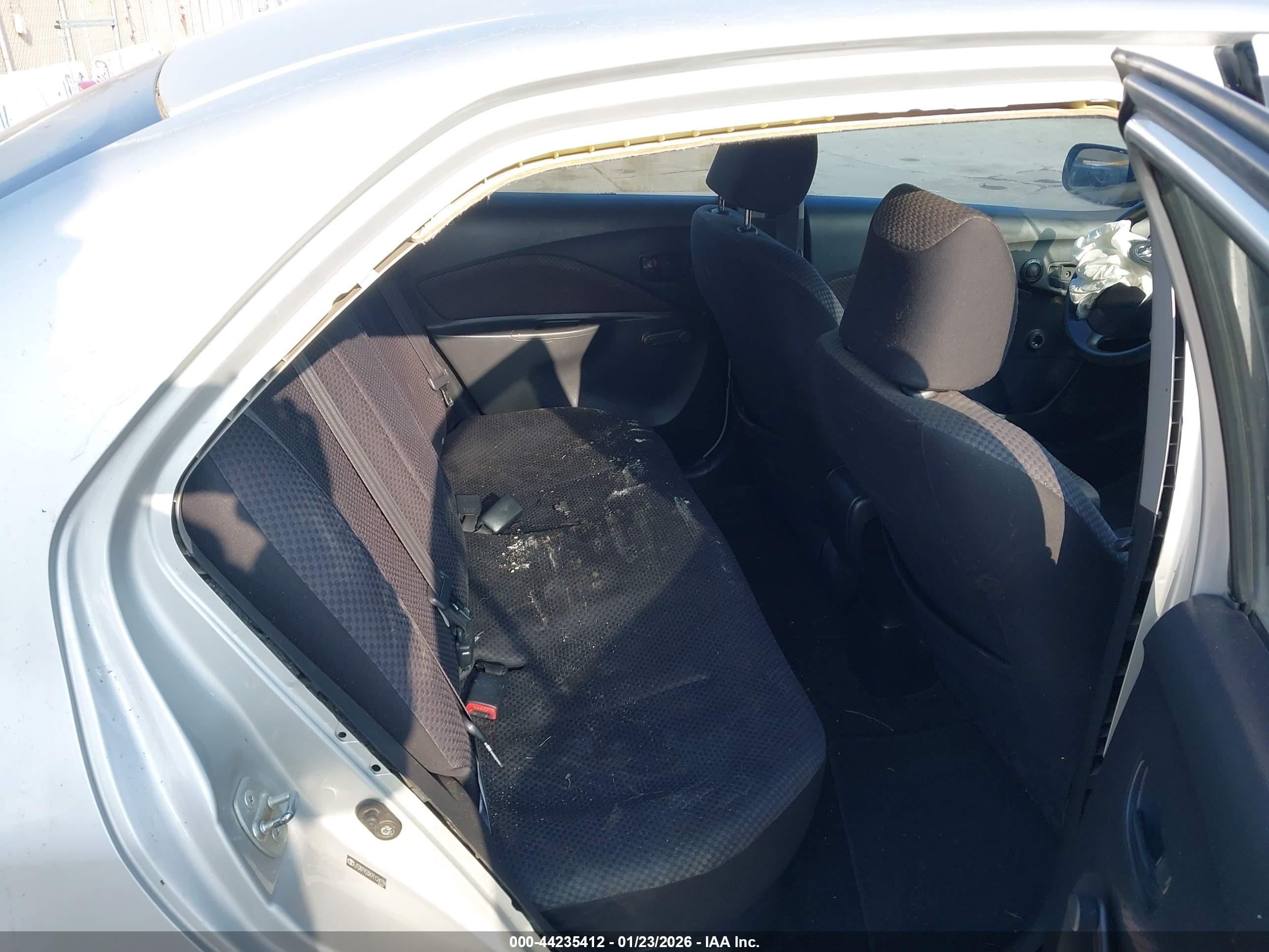 TOYOTA YARIS image 8