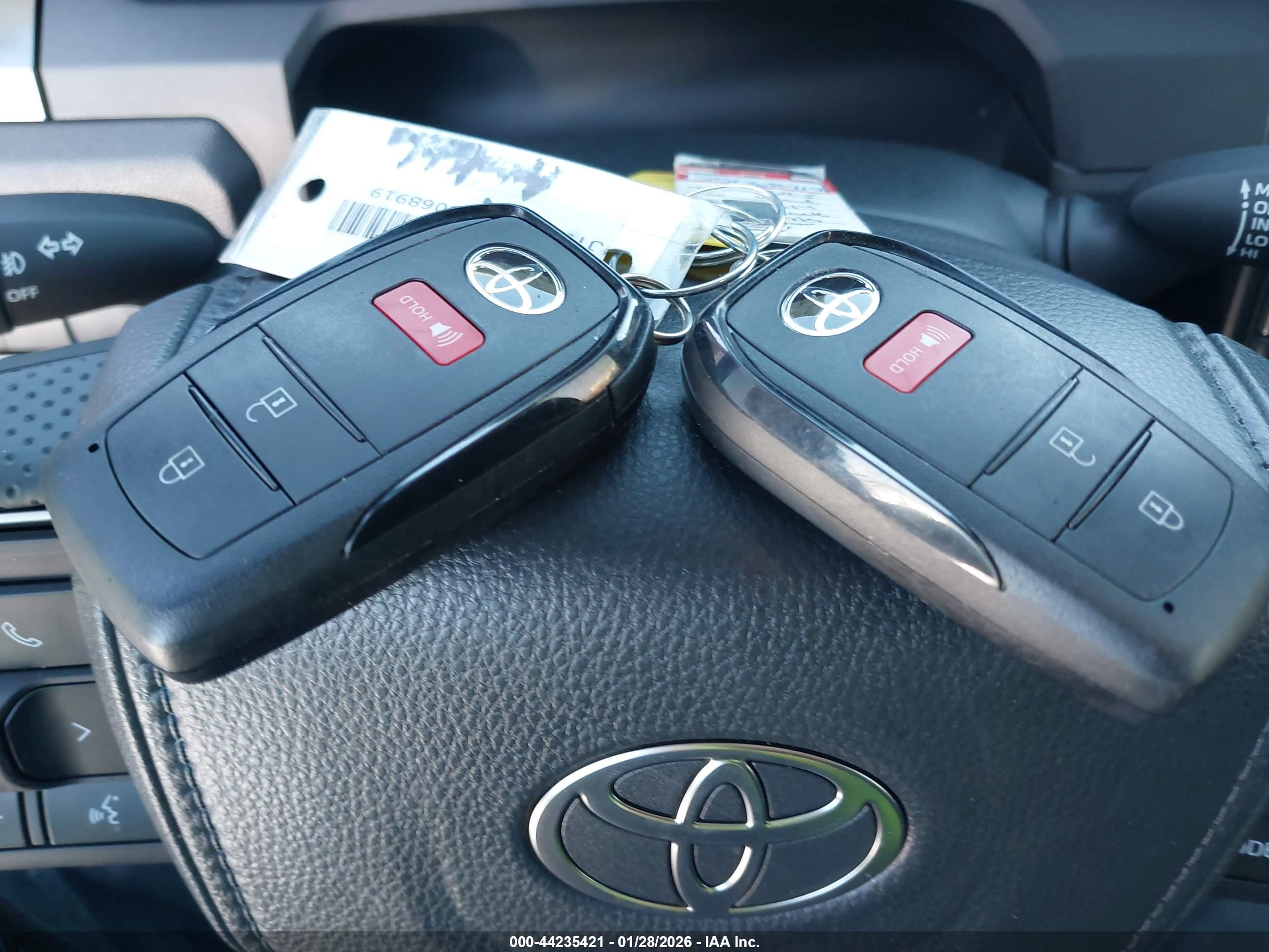 TOYOTA 4RUNNER image 11