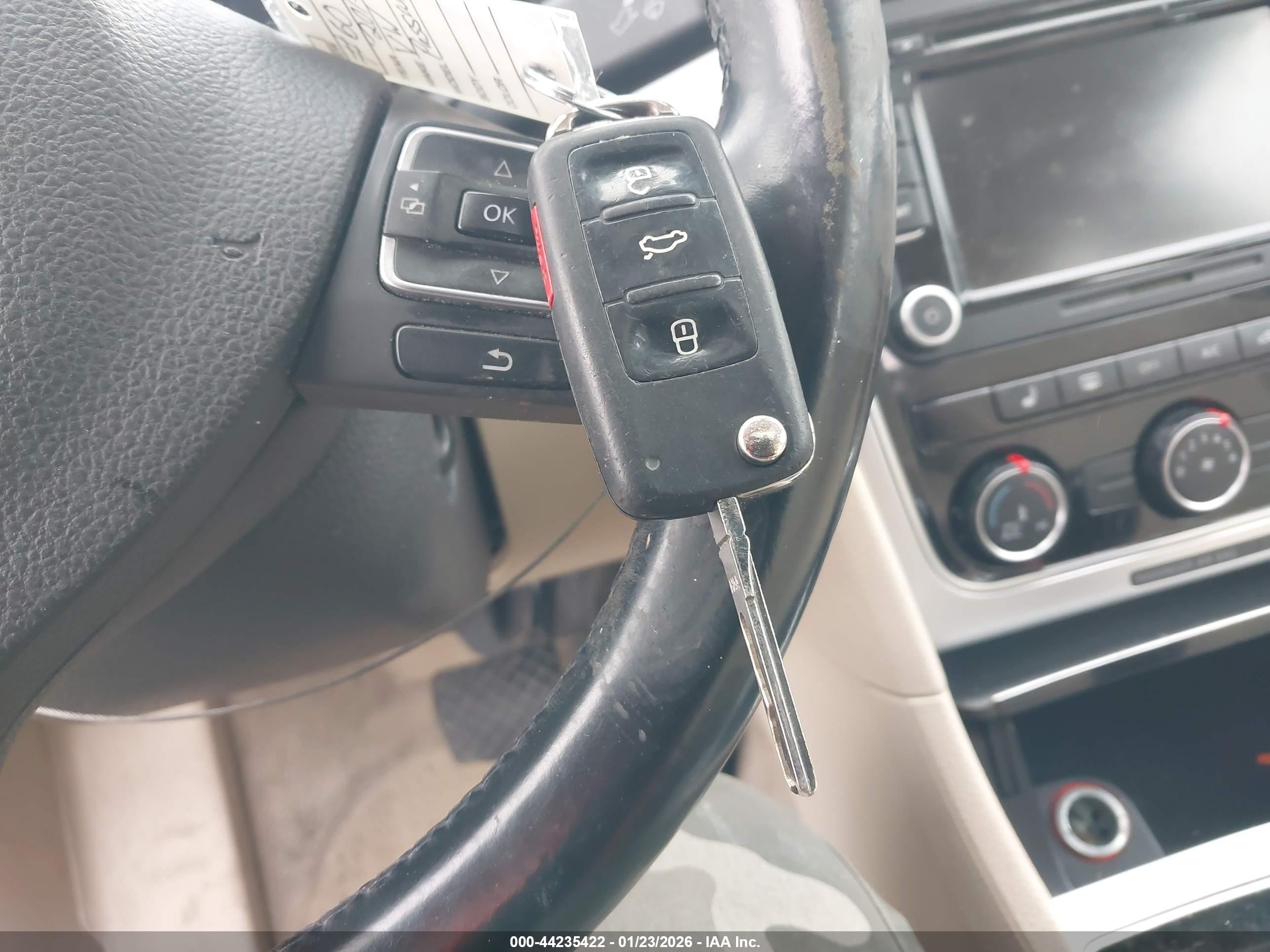 VOLKSWAGEN PASSAT image 11