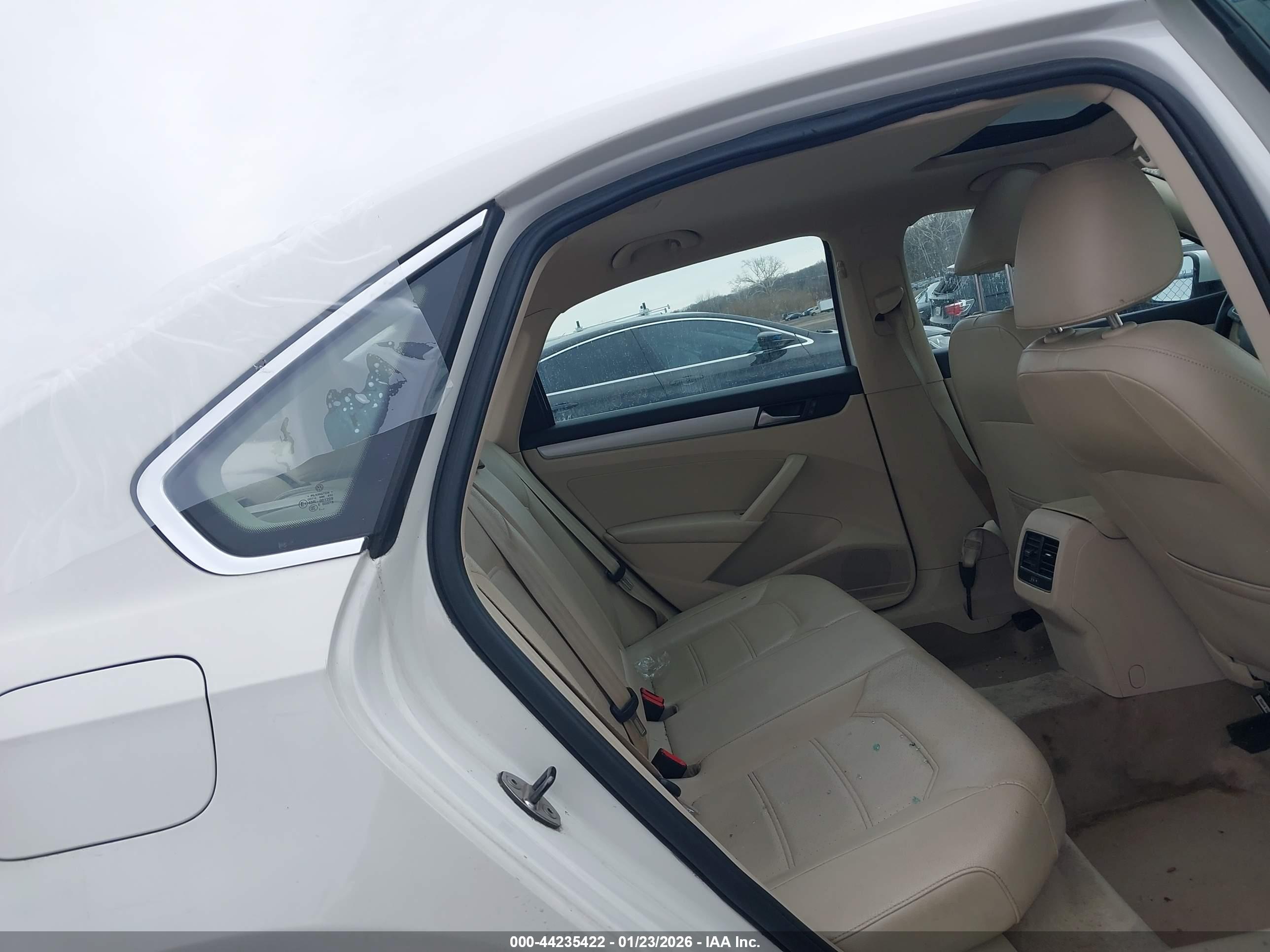 VOLKSWAGEN PASSAT image 8
