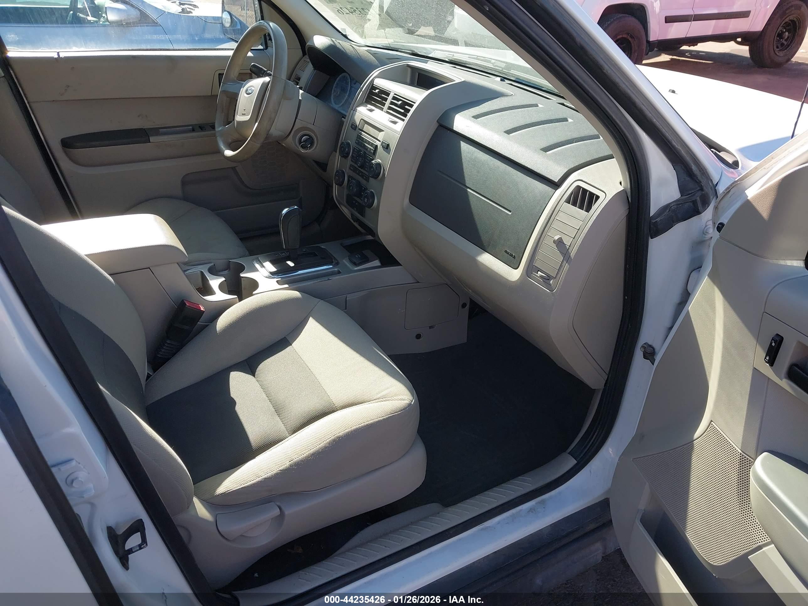 FORD ESCAPE image 5