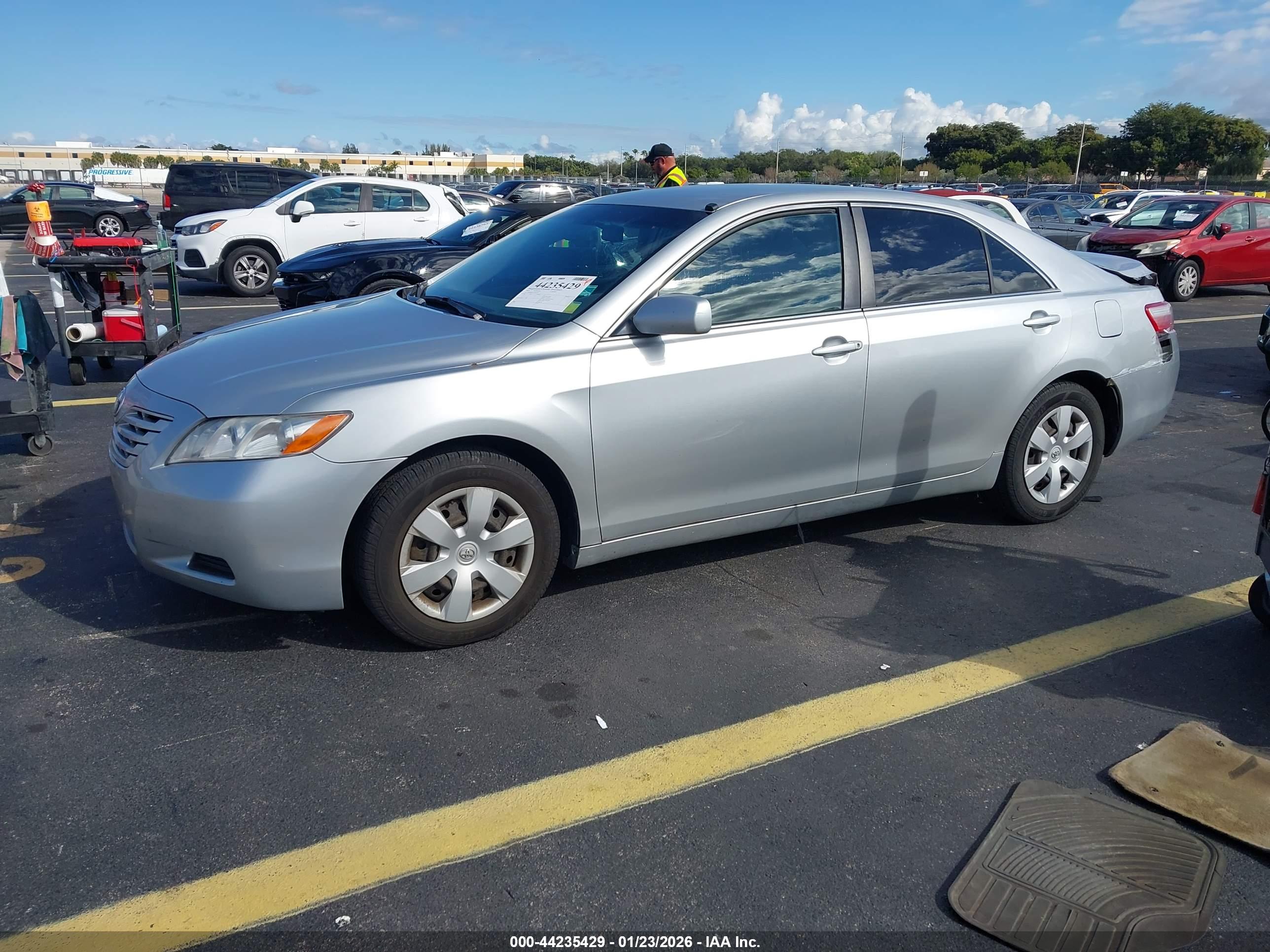 TOYOTA CAMRY image 2