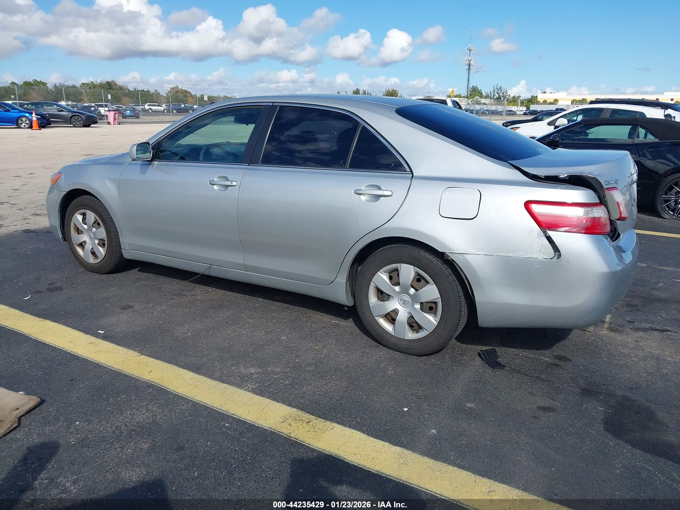TOYOTA CAMRY image 3