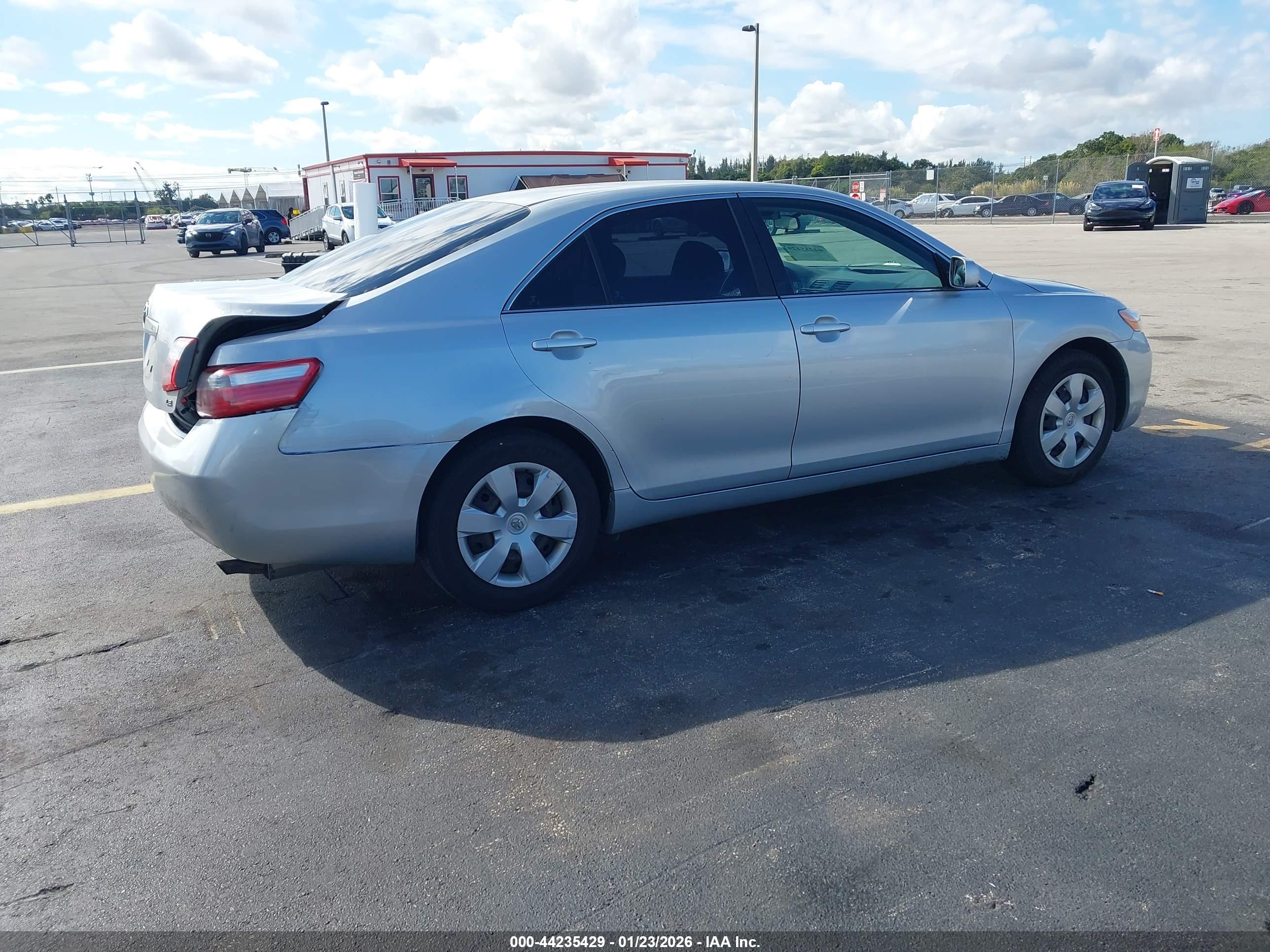 TOYOTA CAMRY image 4