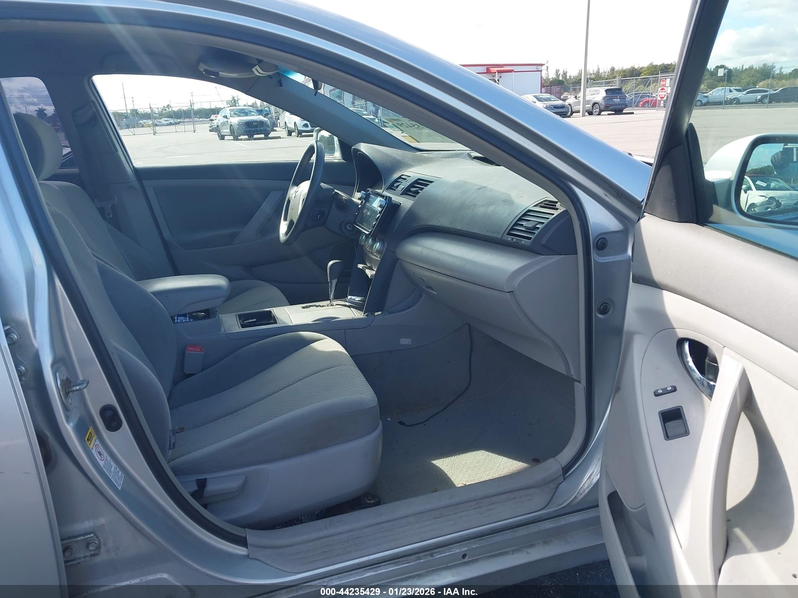 TOYOTA CAMRY image 5