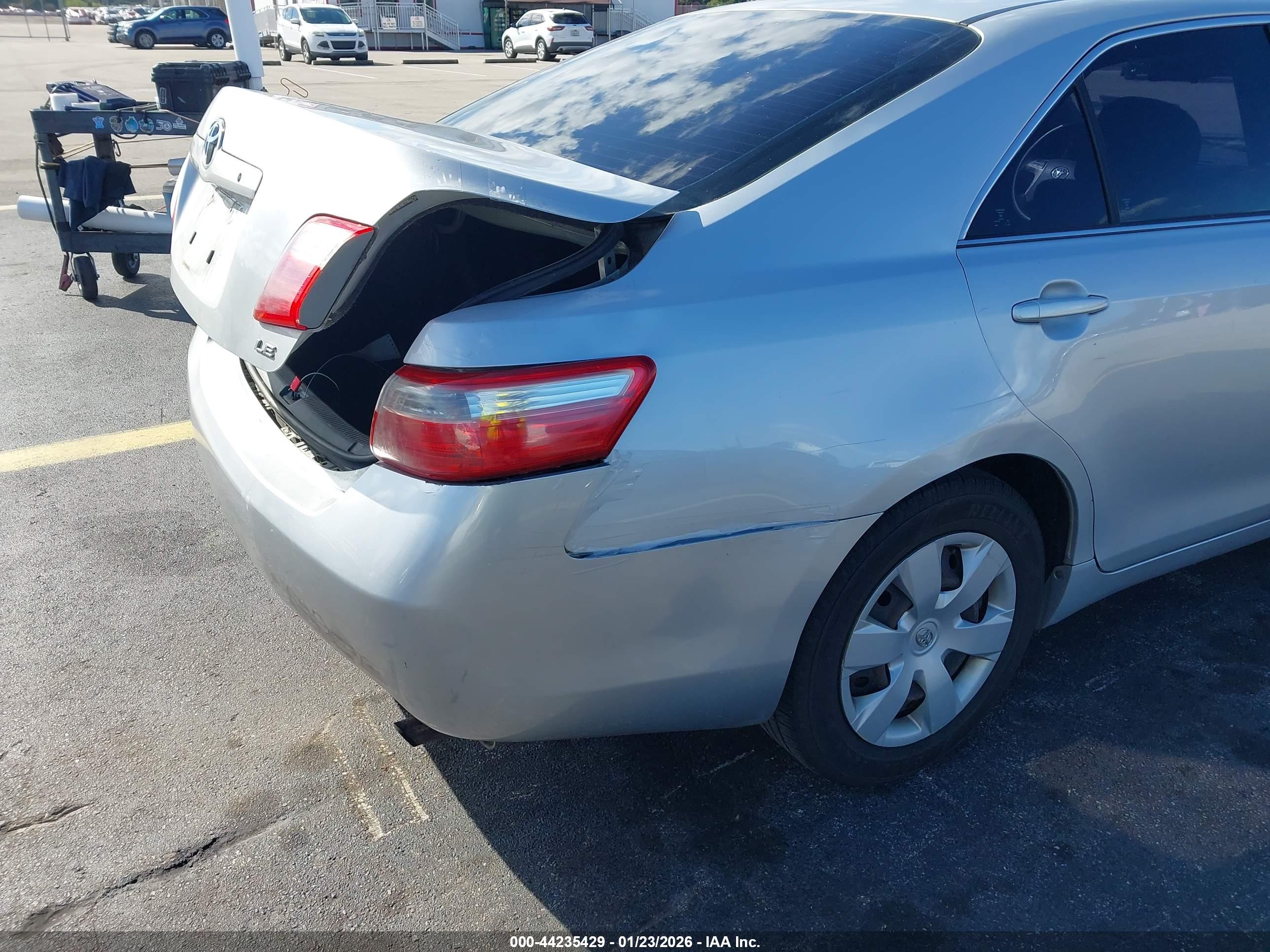TOYOTA CAMRY image 6