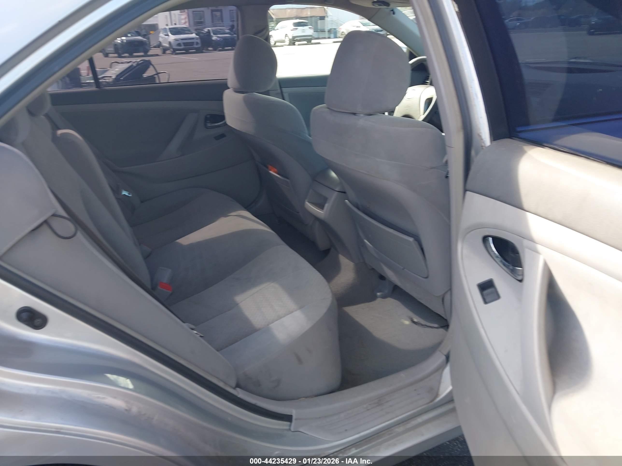 TOYOTA CAMRY image 8