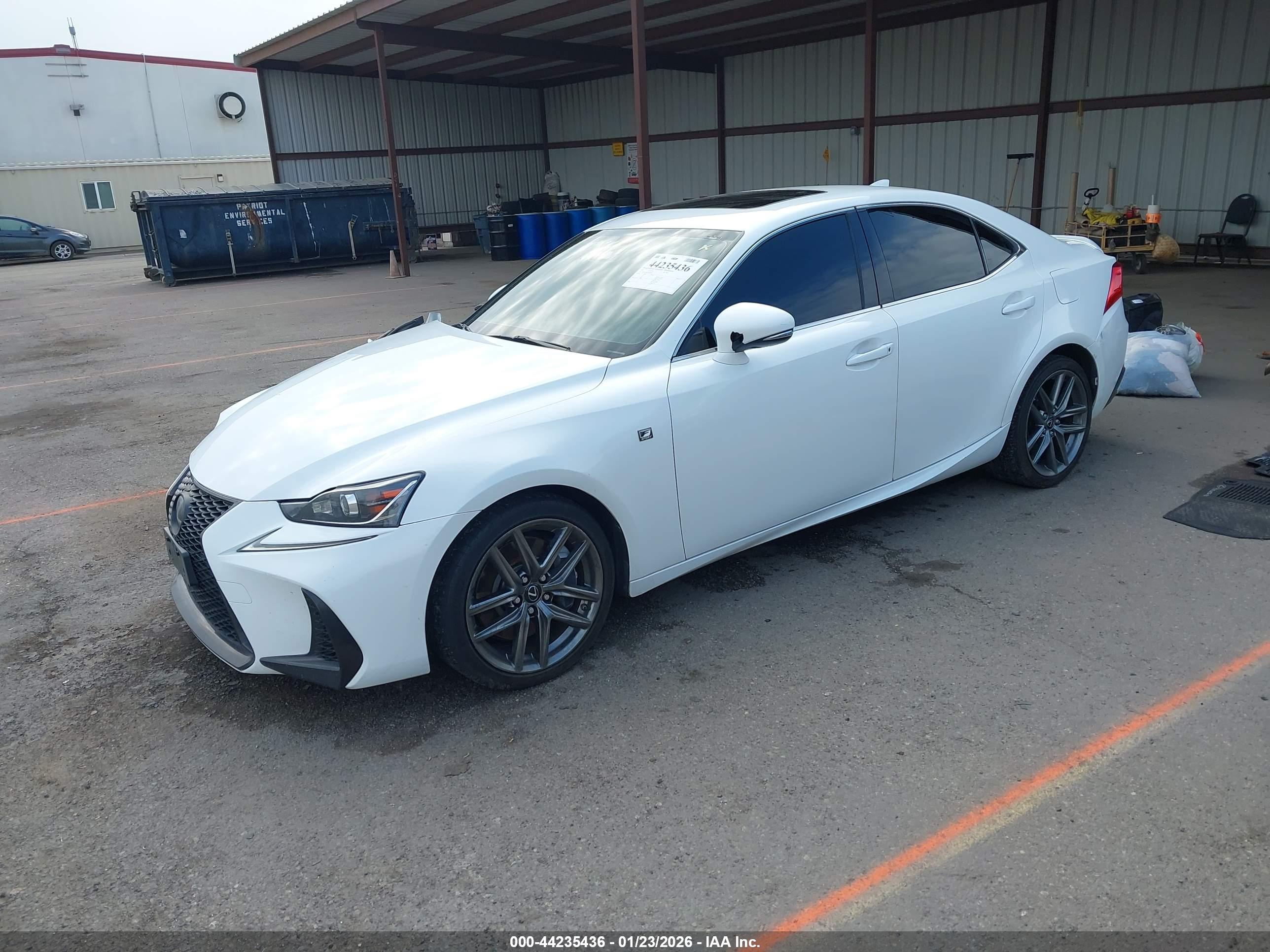 LEXUS IS image 2
