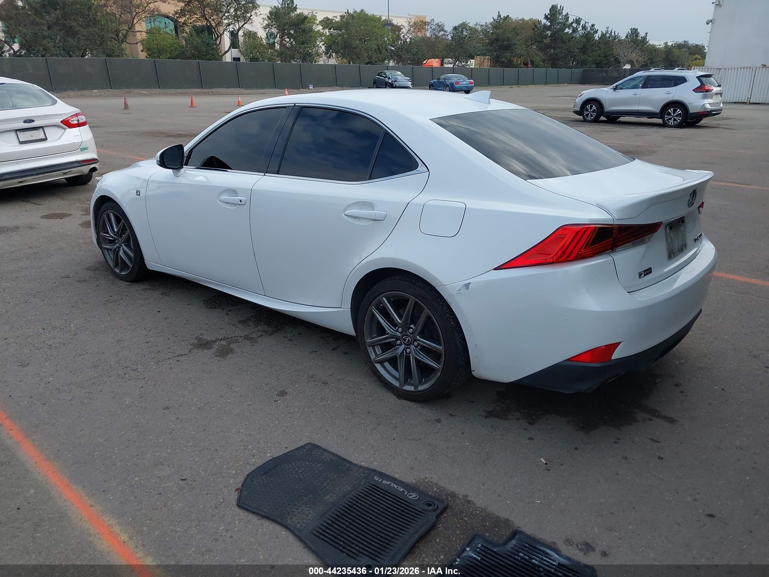 LEXUS IS image 3