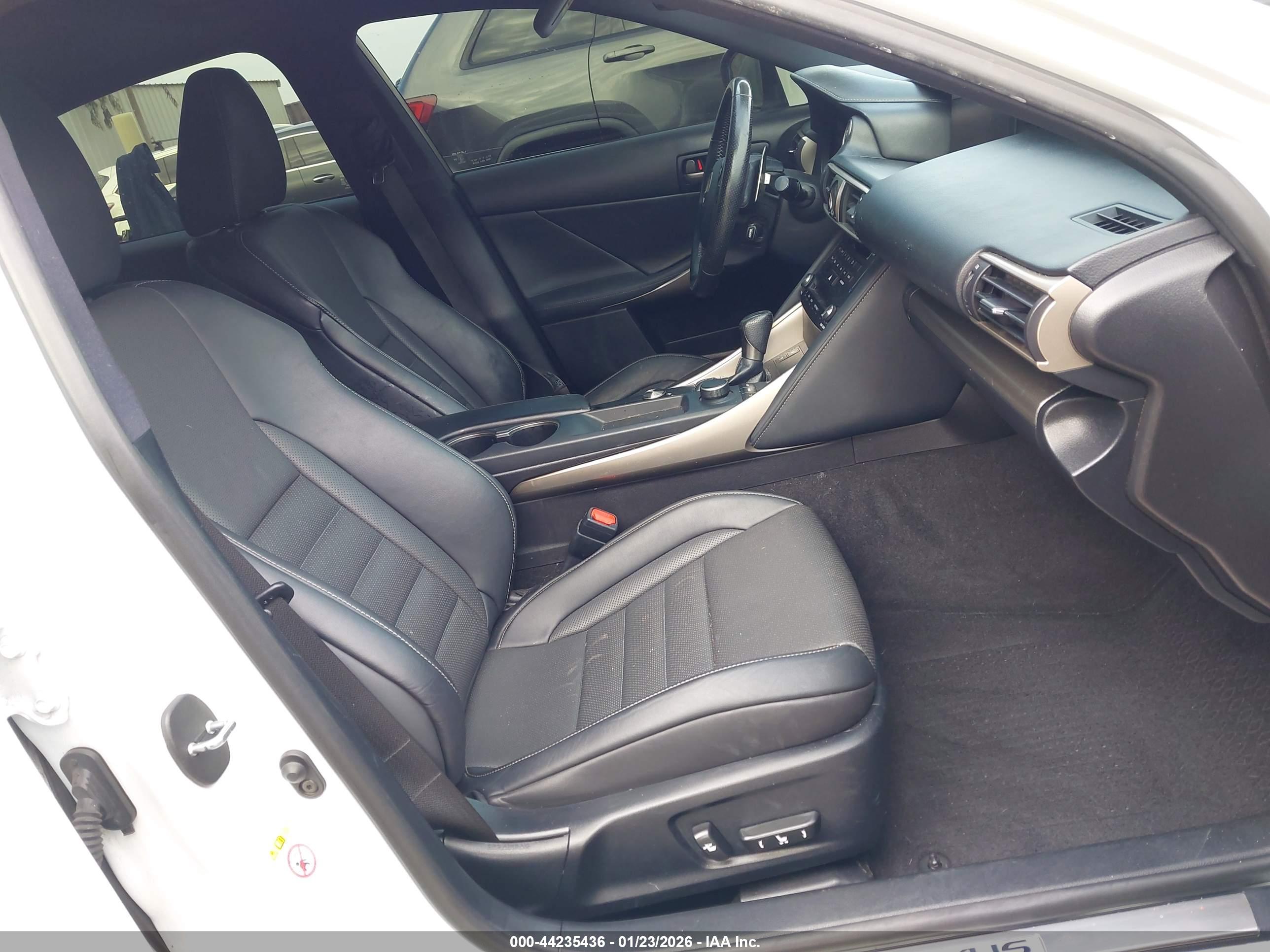 LEXUS IS image 5