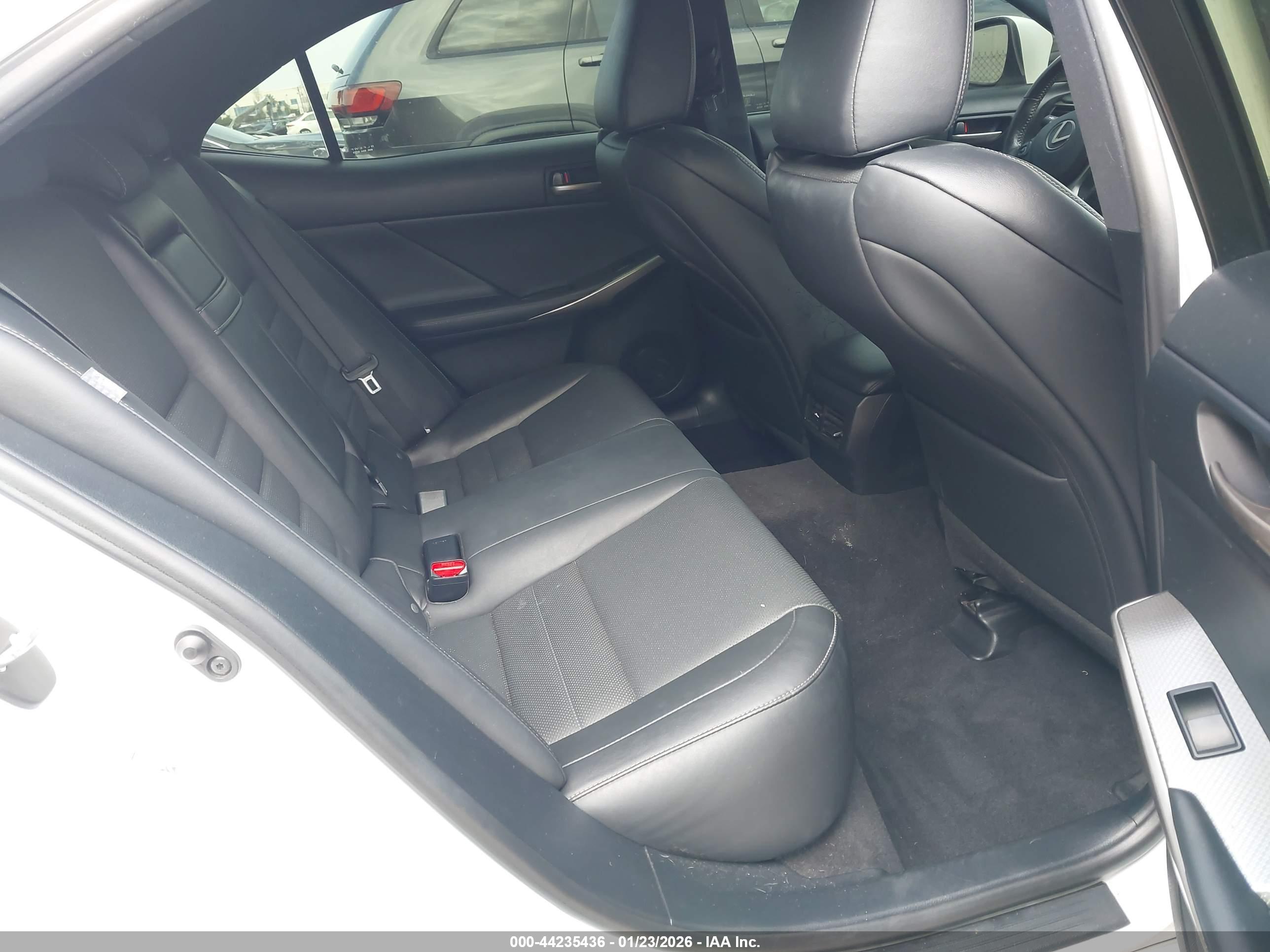 LEXUS IS image 8