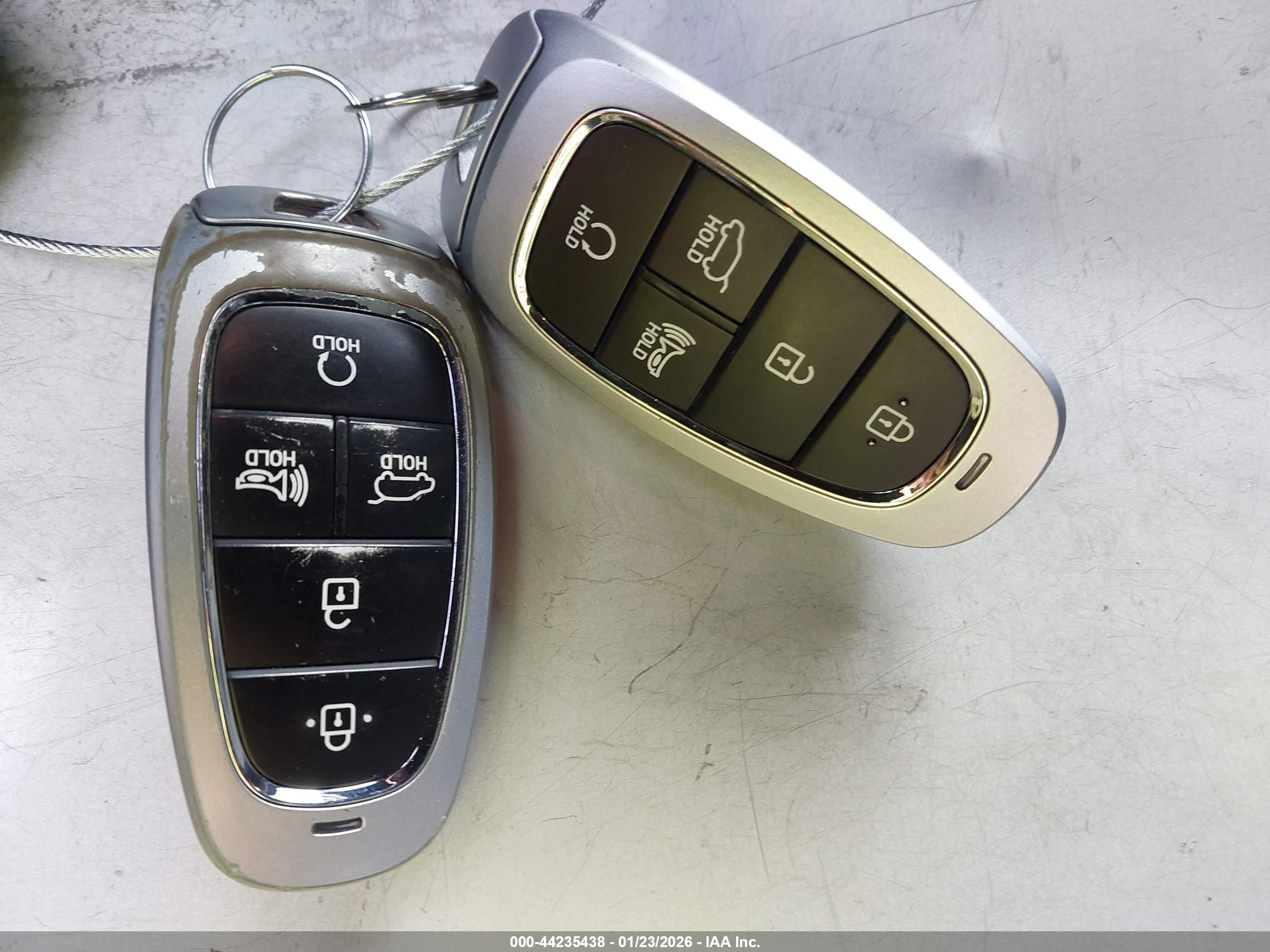 HYUNDAI SANTA image 11