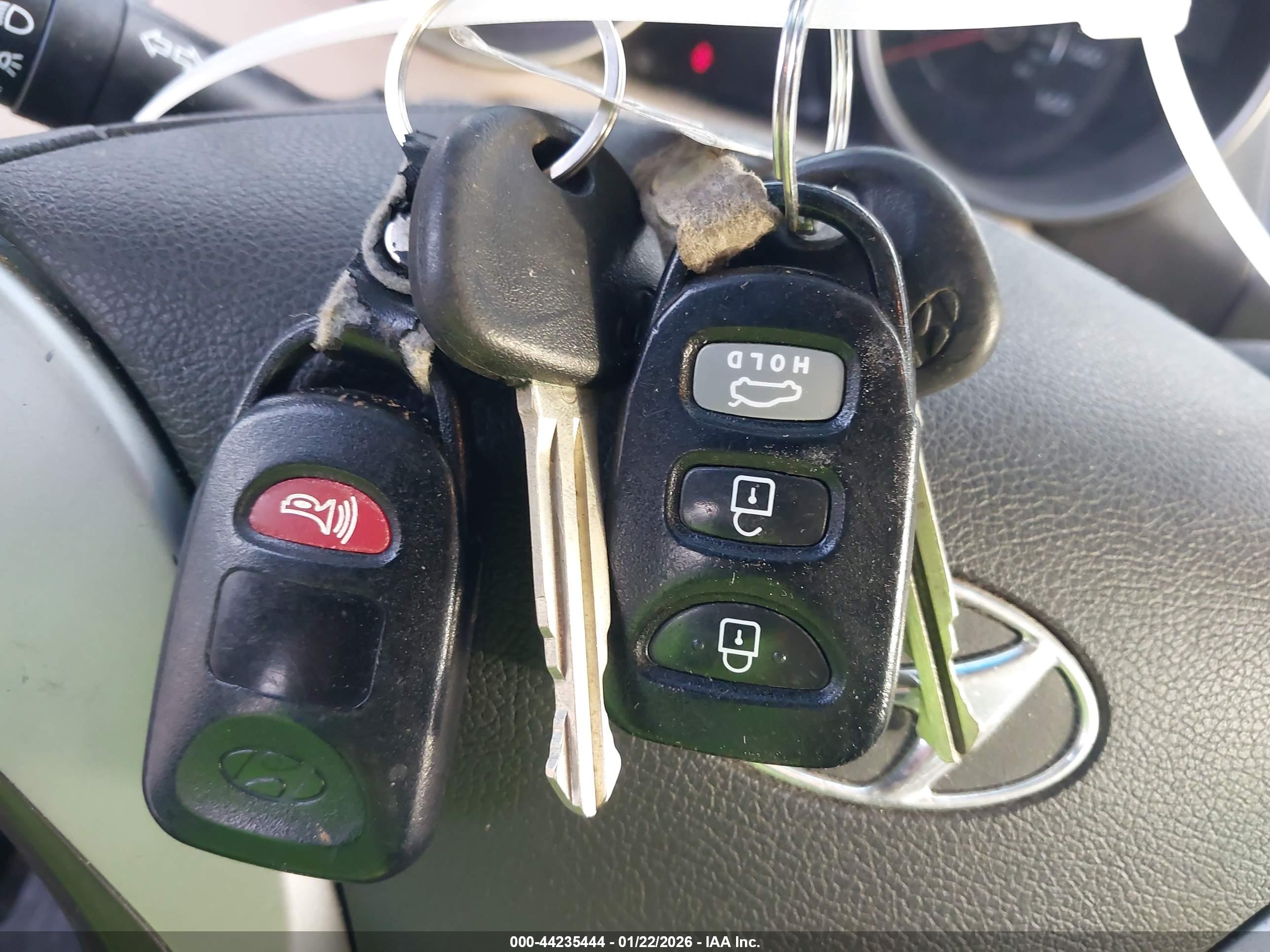 HYUNDAI ELANTRA image 11