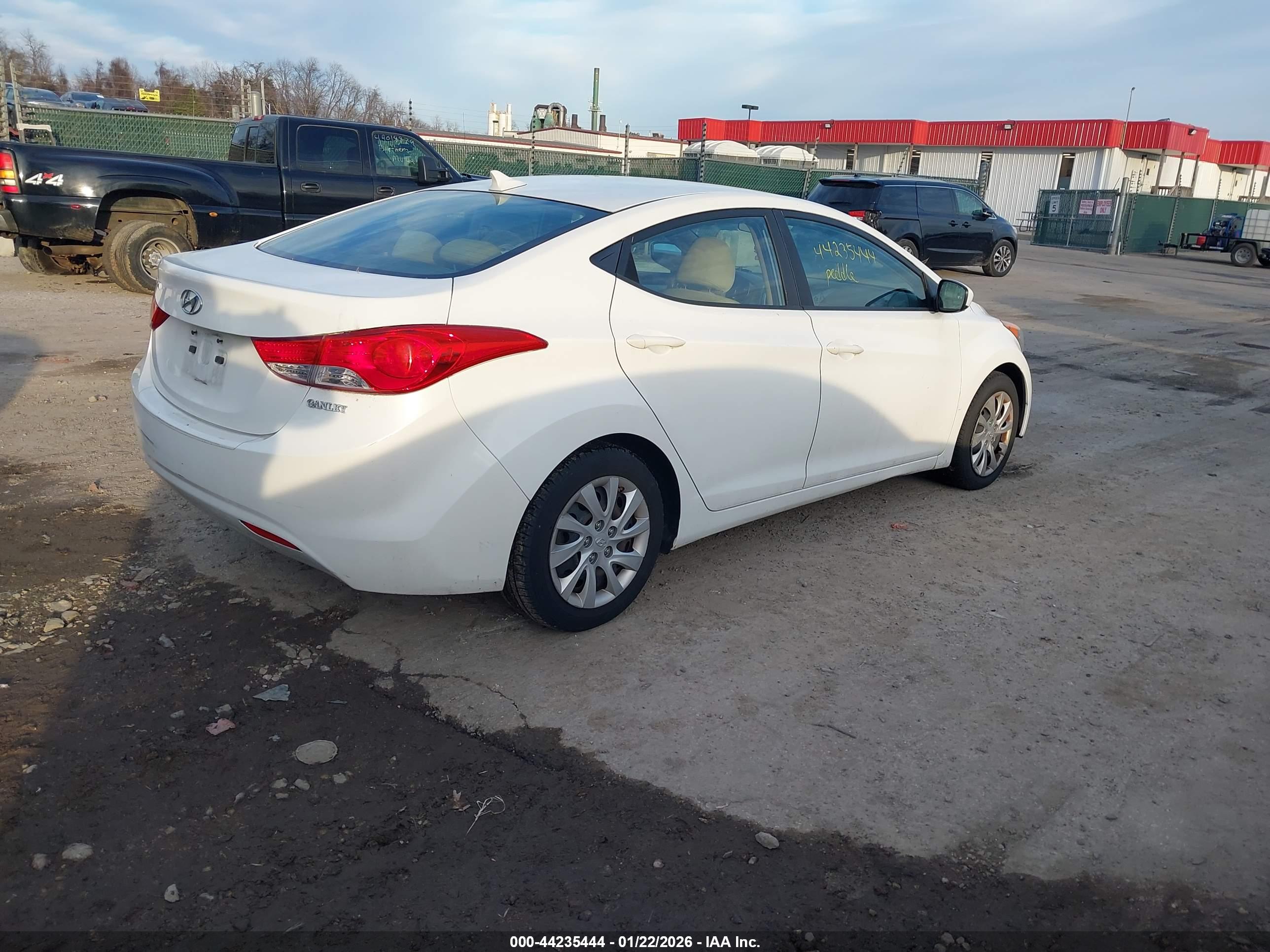 HYUNDAI ELANTRA image 4