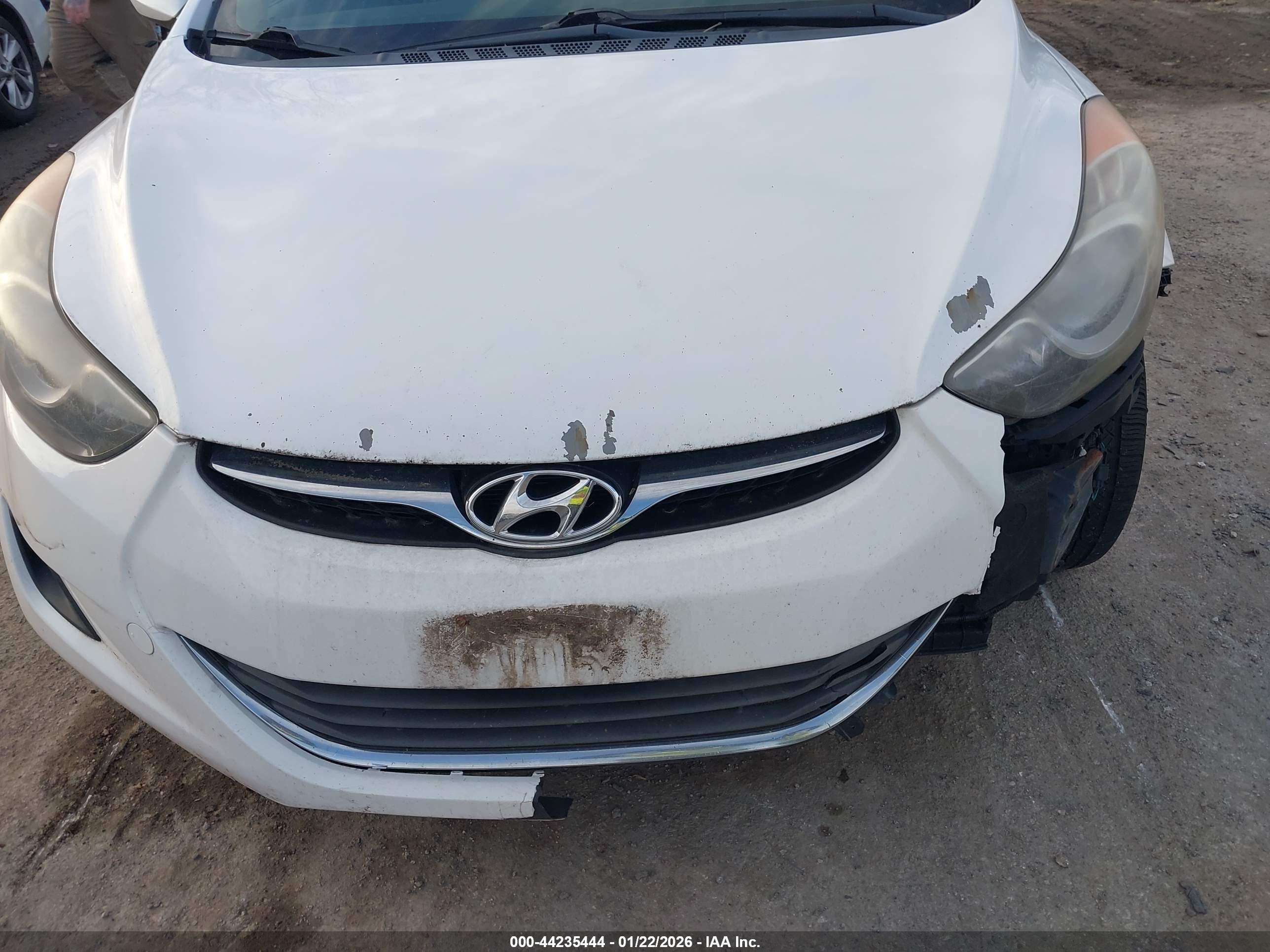 HYUNDAI ELANTRA image 6