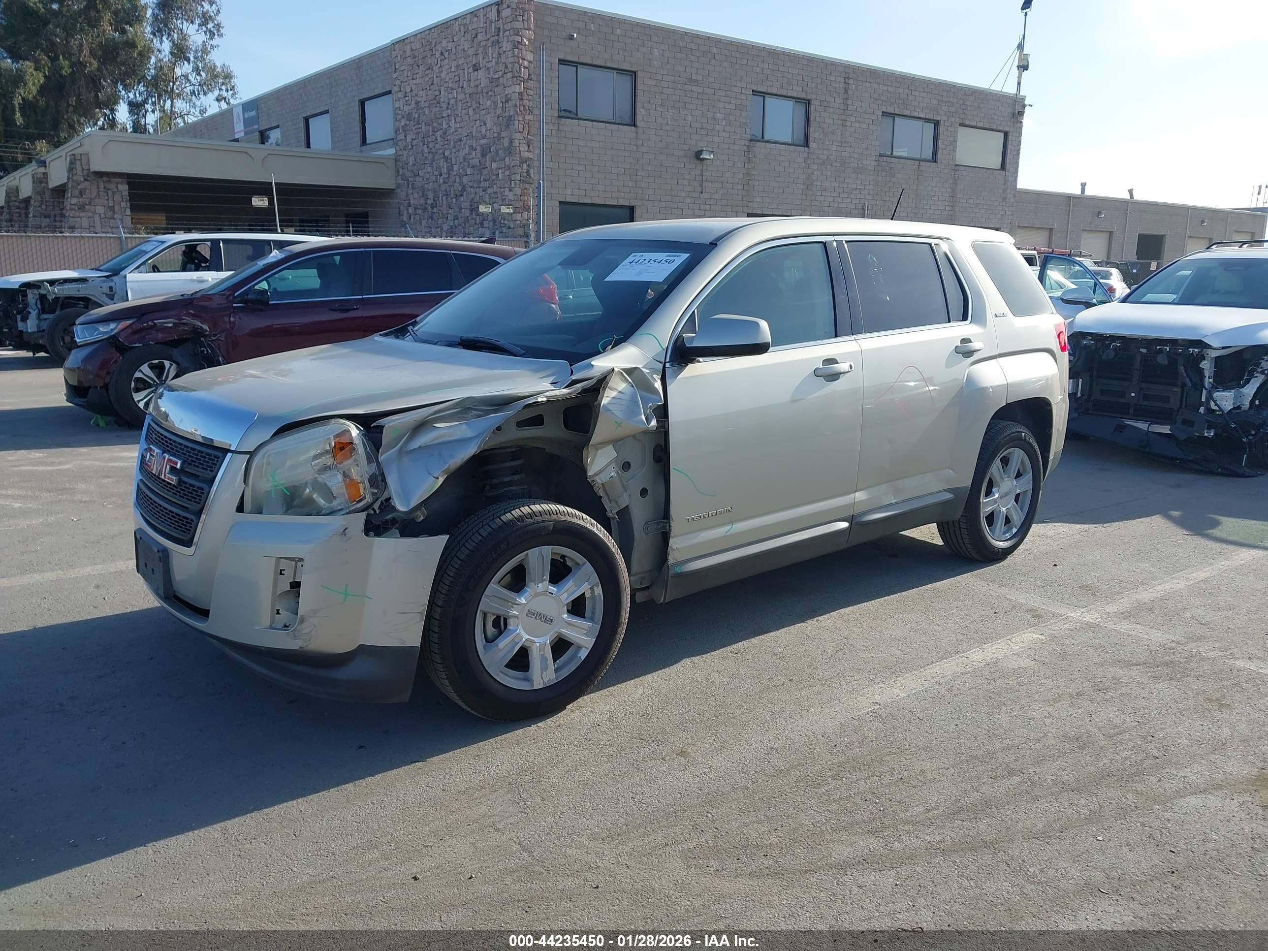 GMC TERRAIN image 2