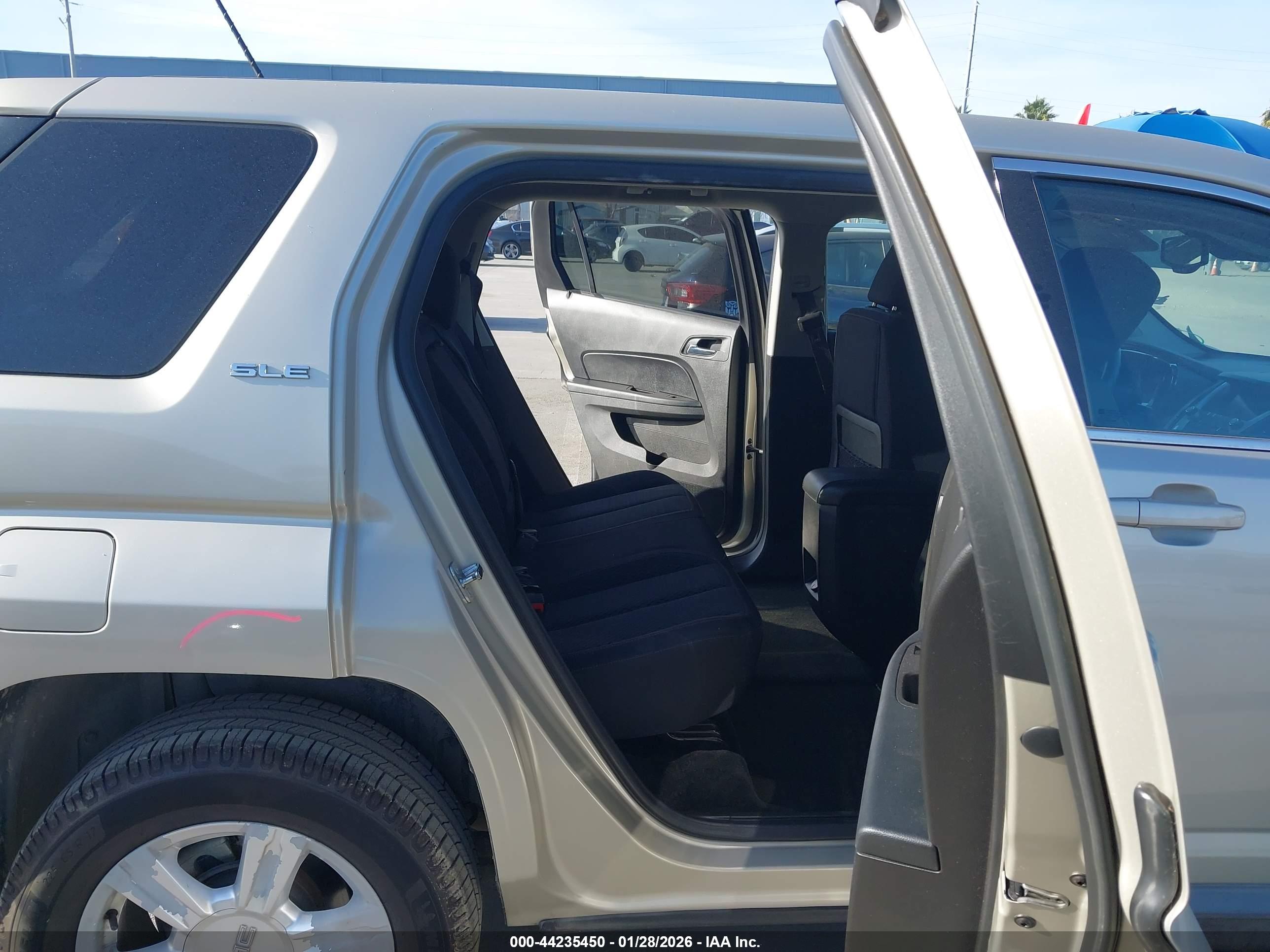 GMC TERRAIN image 8