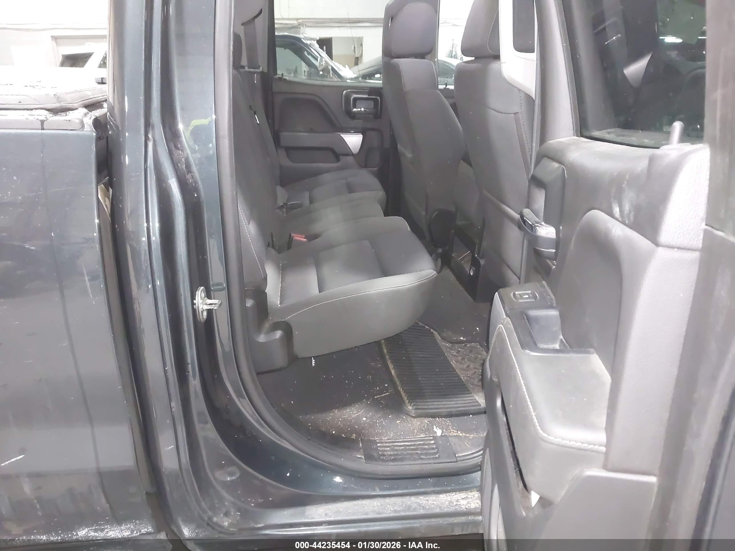 CHEVROLET SILVERADO image 8