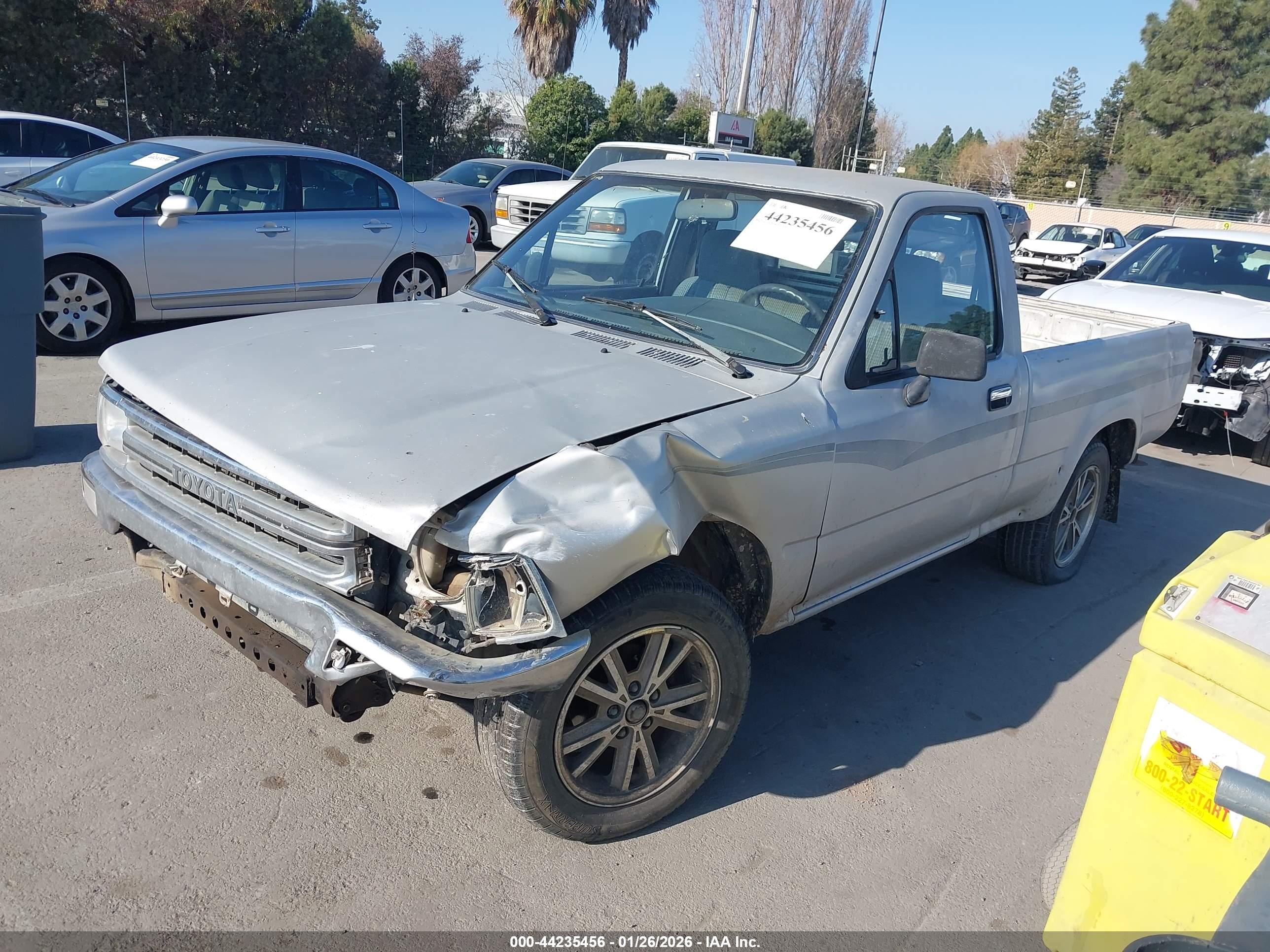 TOYOTA PICKUP image 2