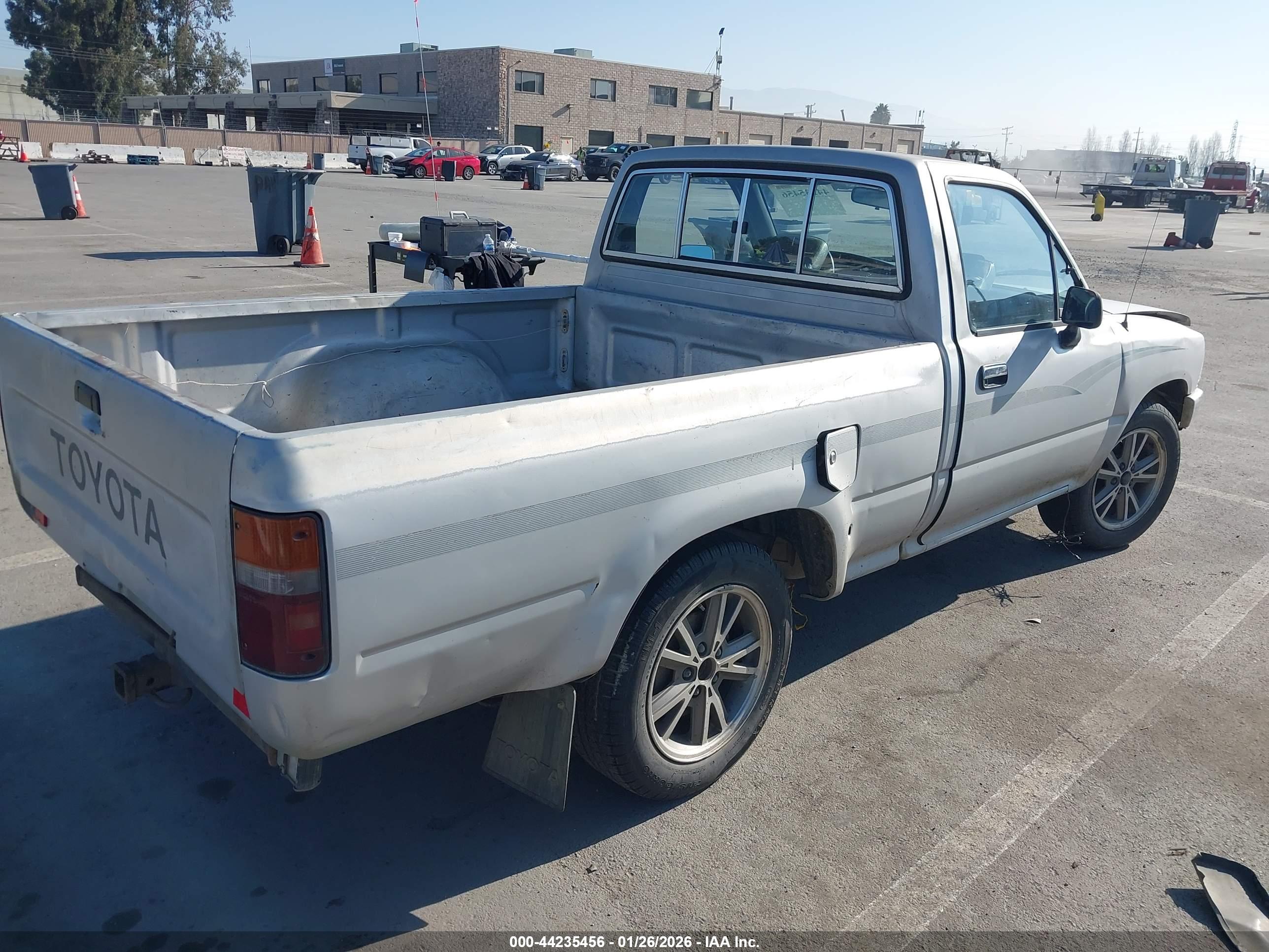 TOYOTA PICKUP image 4