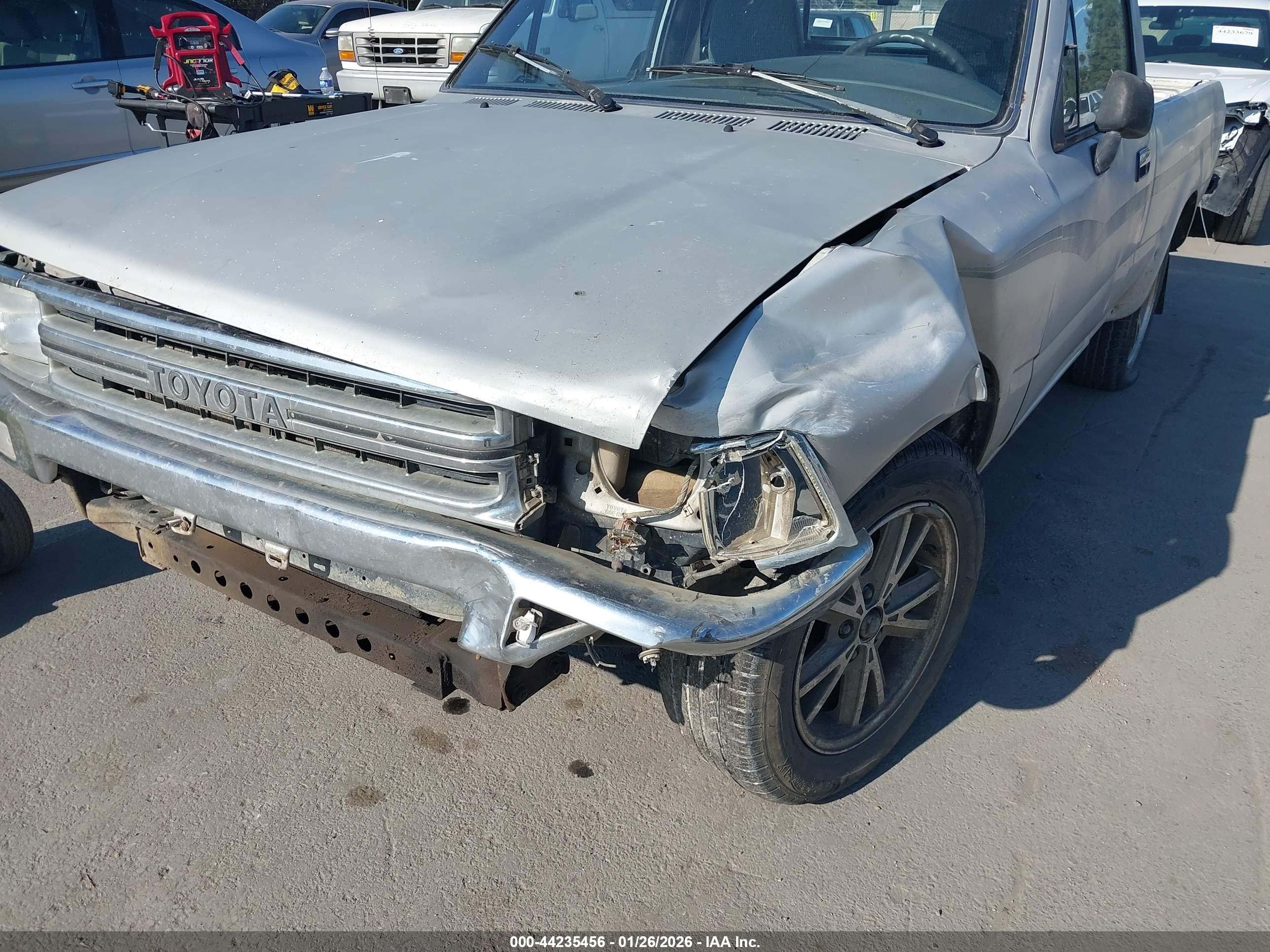 TOYOTA PICKUP image 6