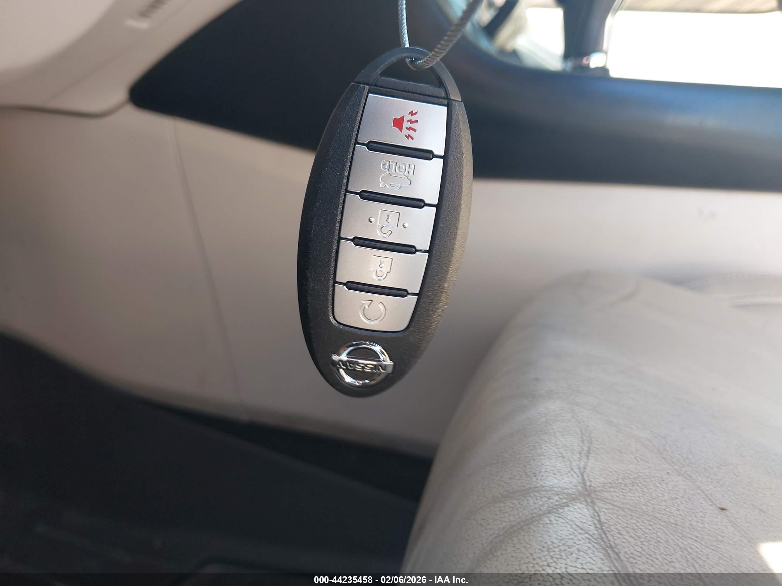 NISSAN MAXIMA image 11