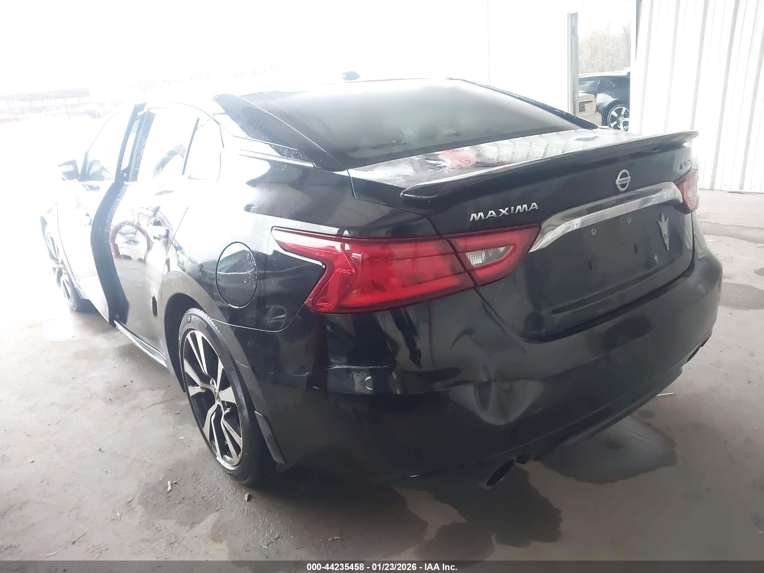 NISSAN MAXIMA image 3