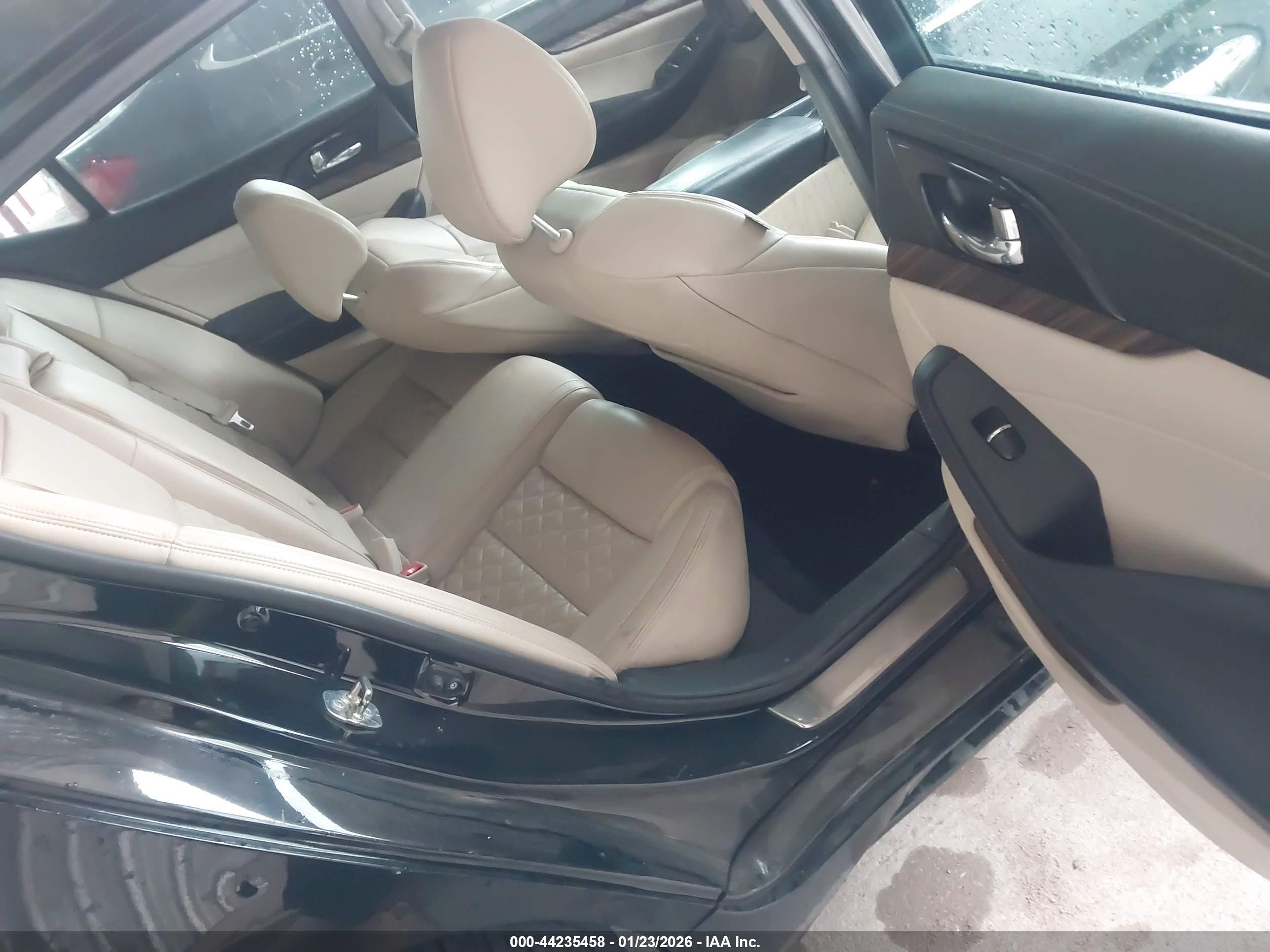 NISSAN MAXIMA image 8