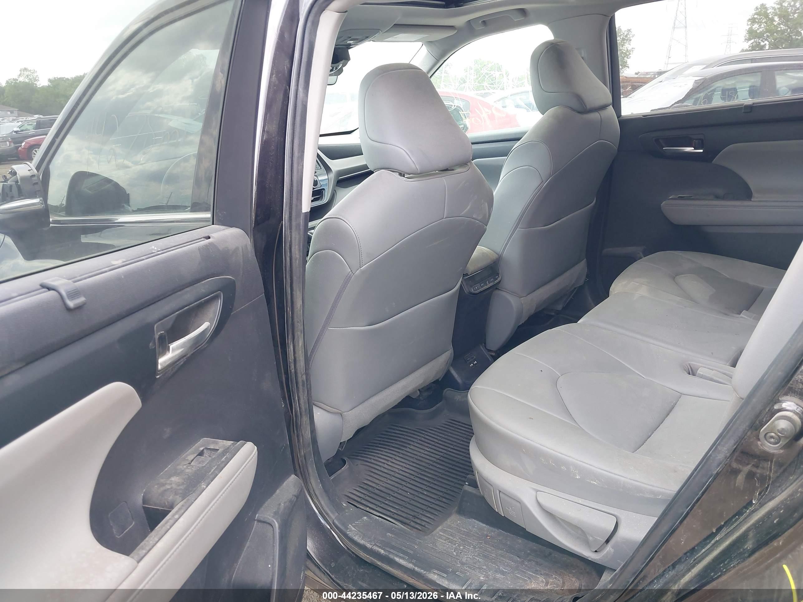 TOYOTA HIGHLANDER image 8