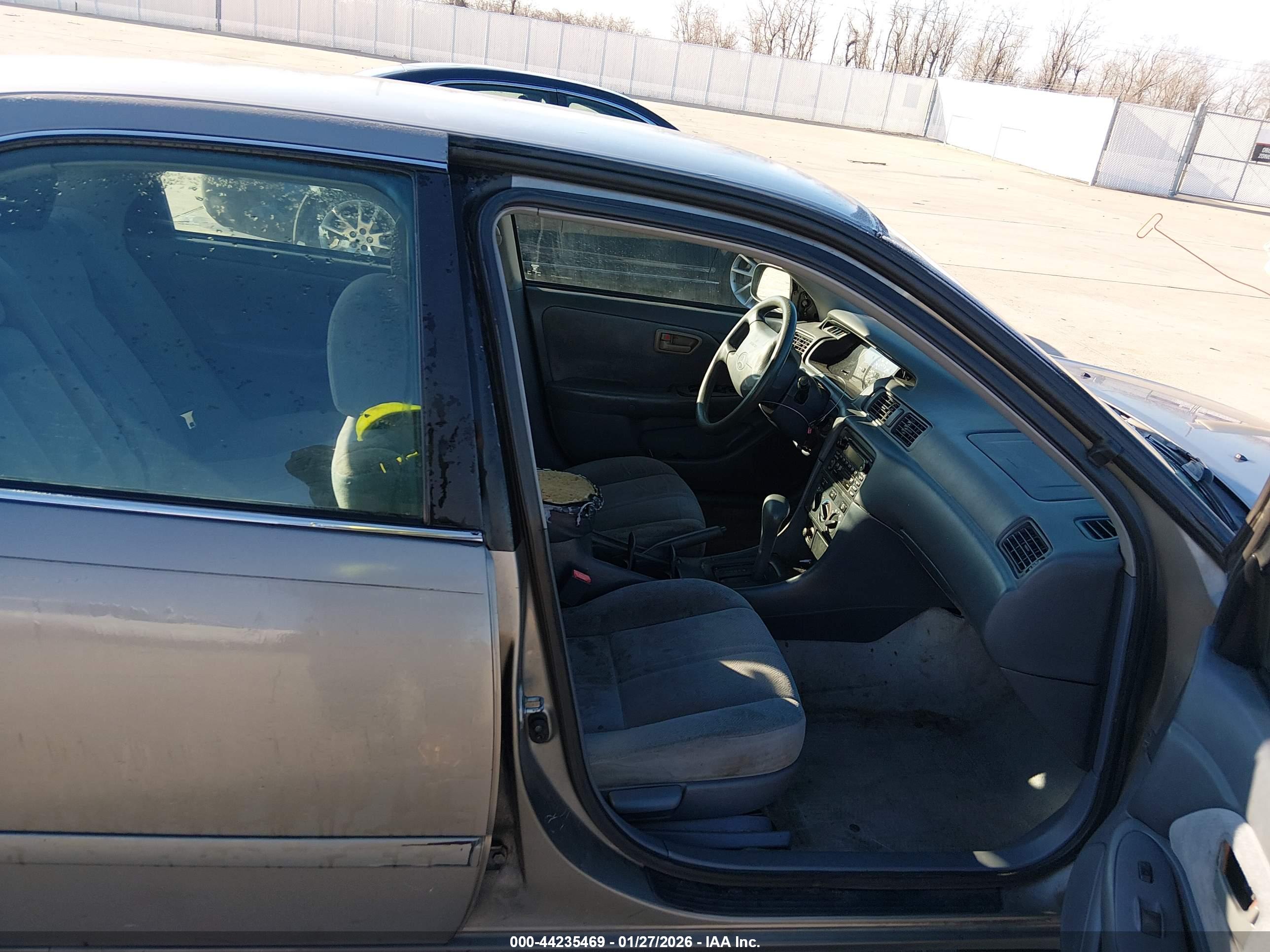 TOYOTA CAMRY image 5