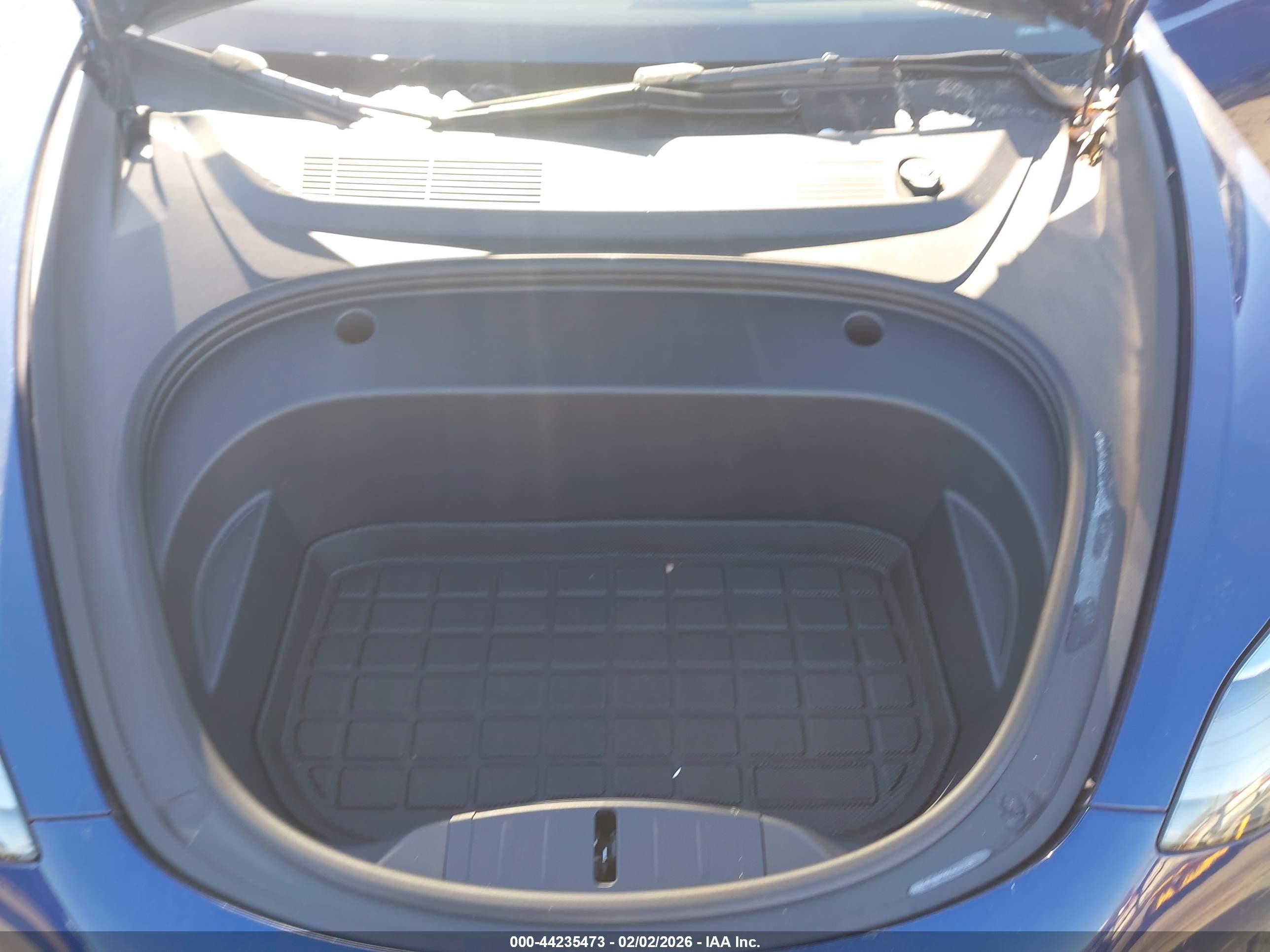 TESLA MODEL image 10
