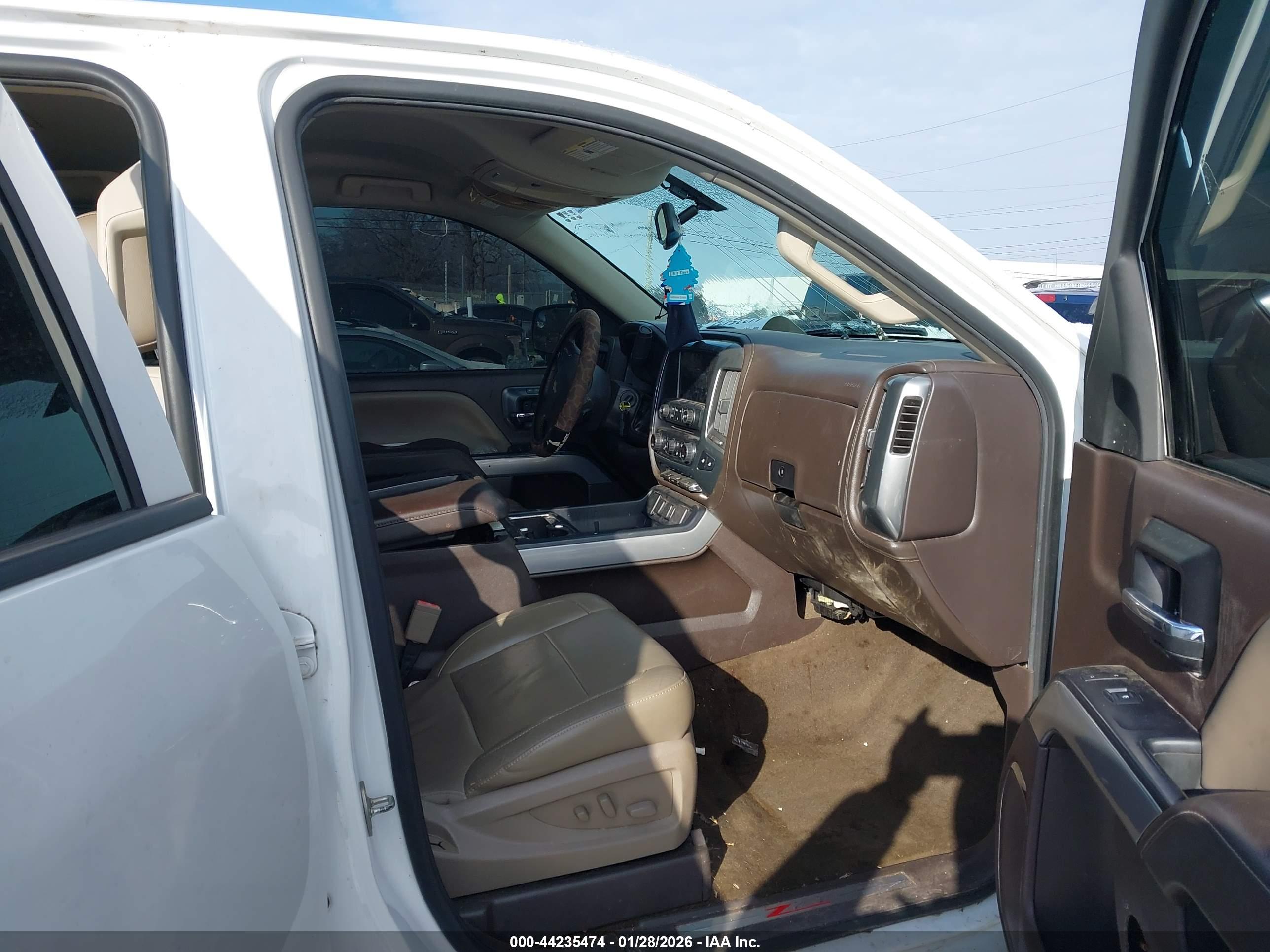 CHEVROLET SILVERADO image 5