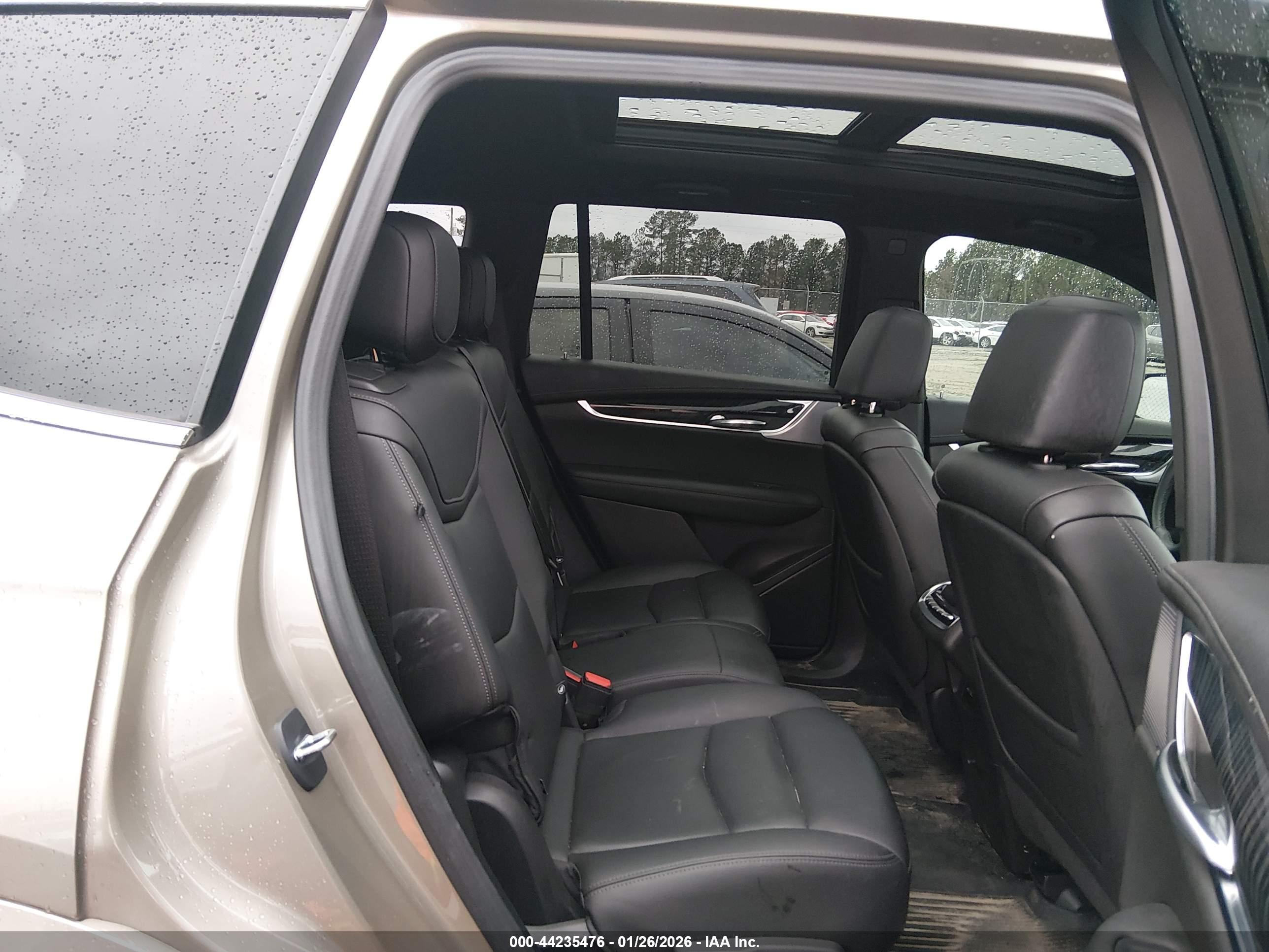 CADILLAC XT6 image 8