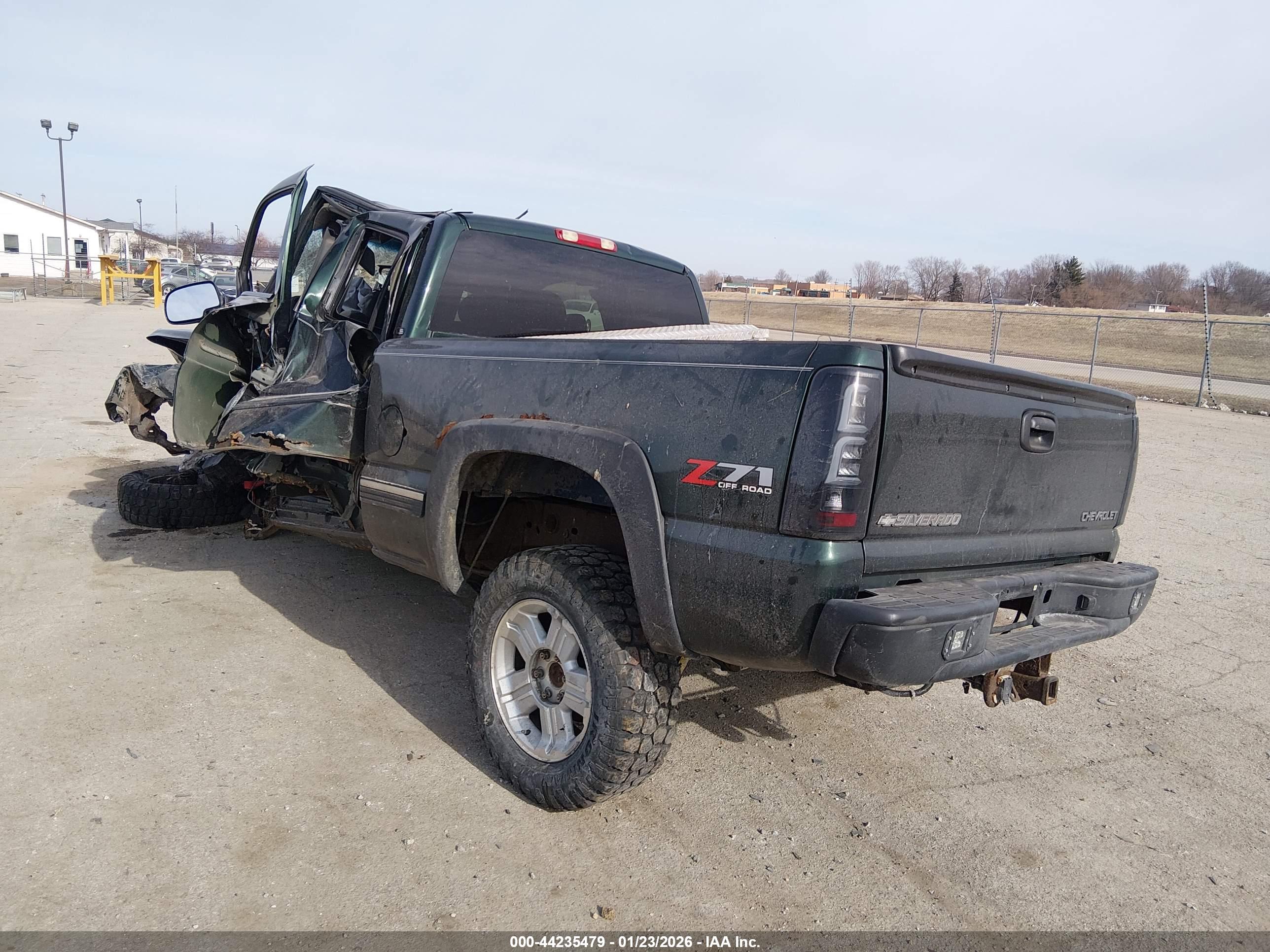 CHEVROLET SILVERADO image 3