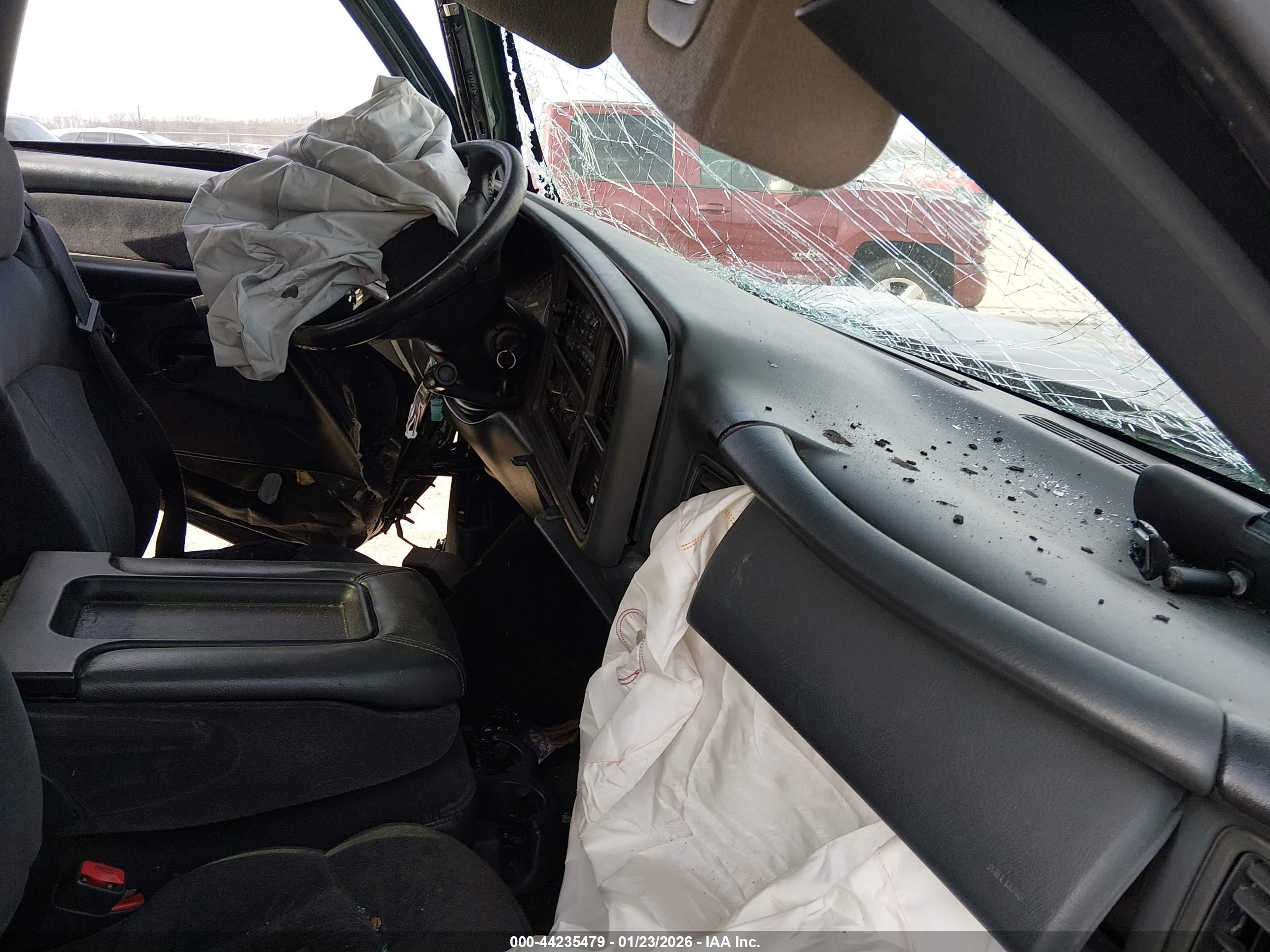 CHEVROLET SILVERADO image 5