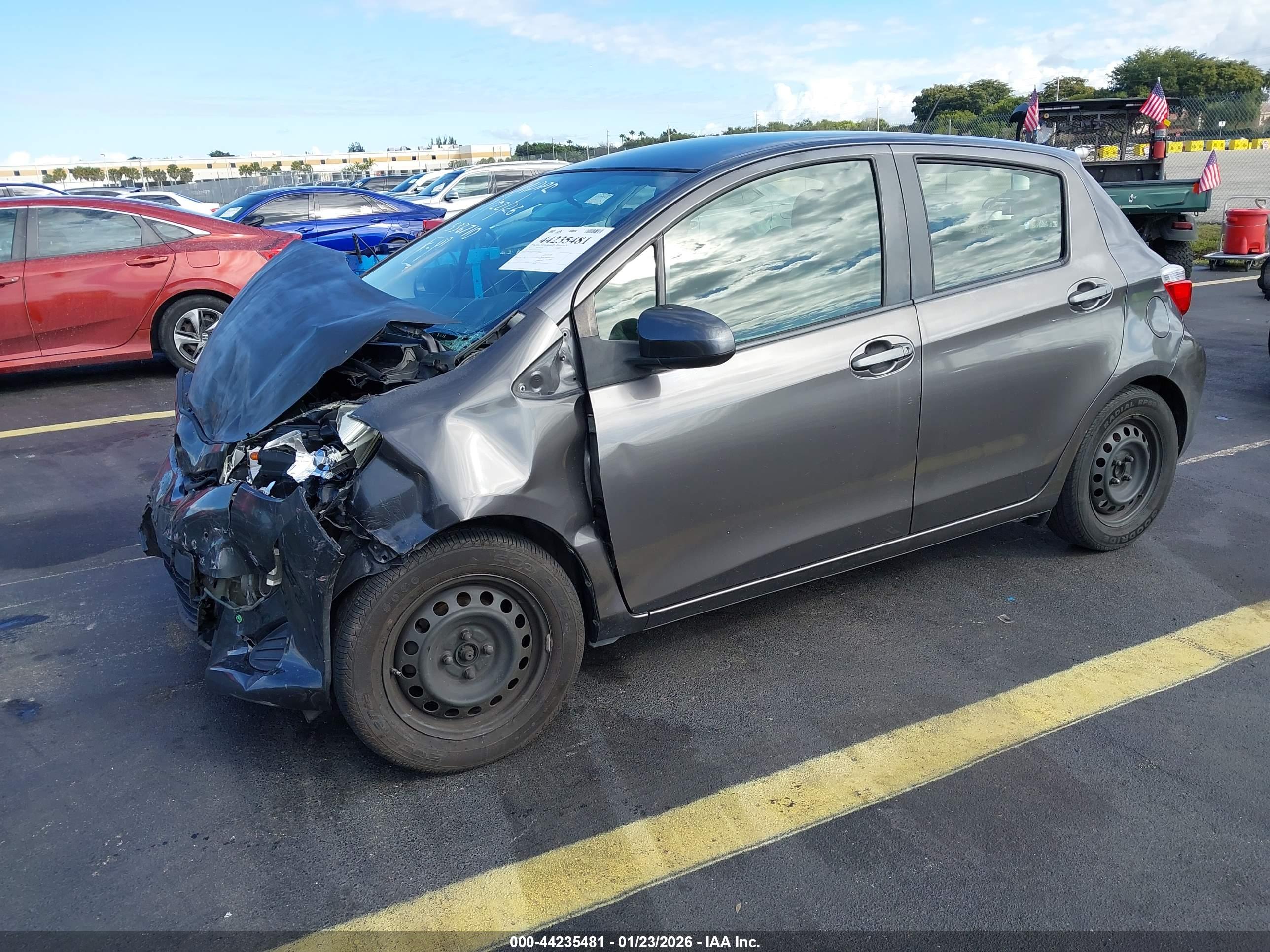TOYOTA YARIS image 2