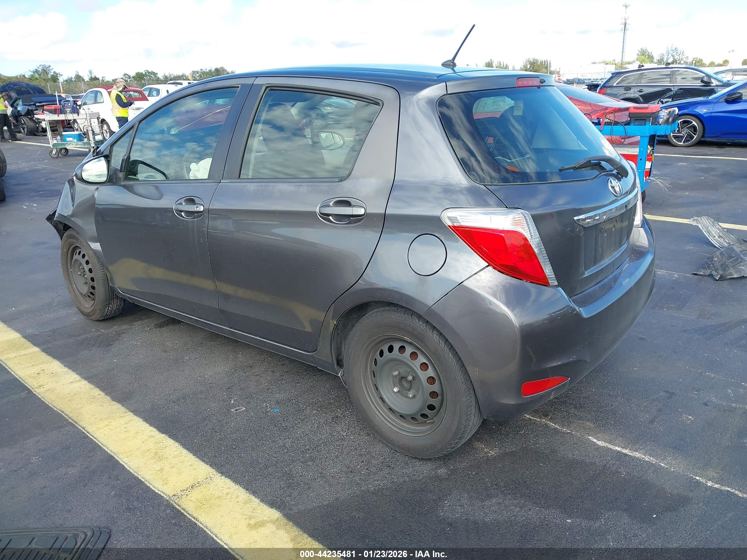 TOYOTA YARIS image 3