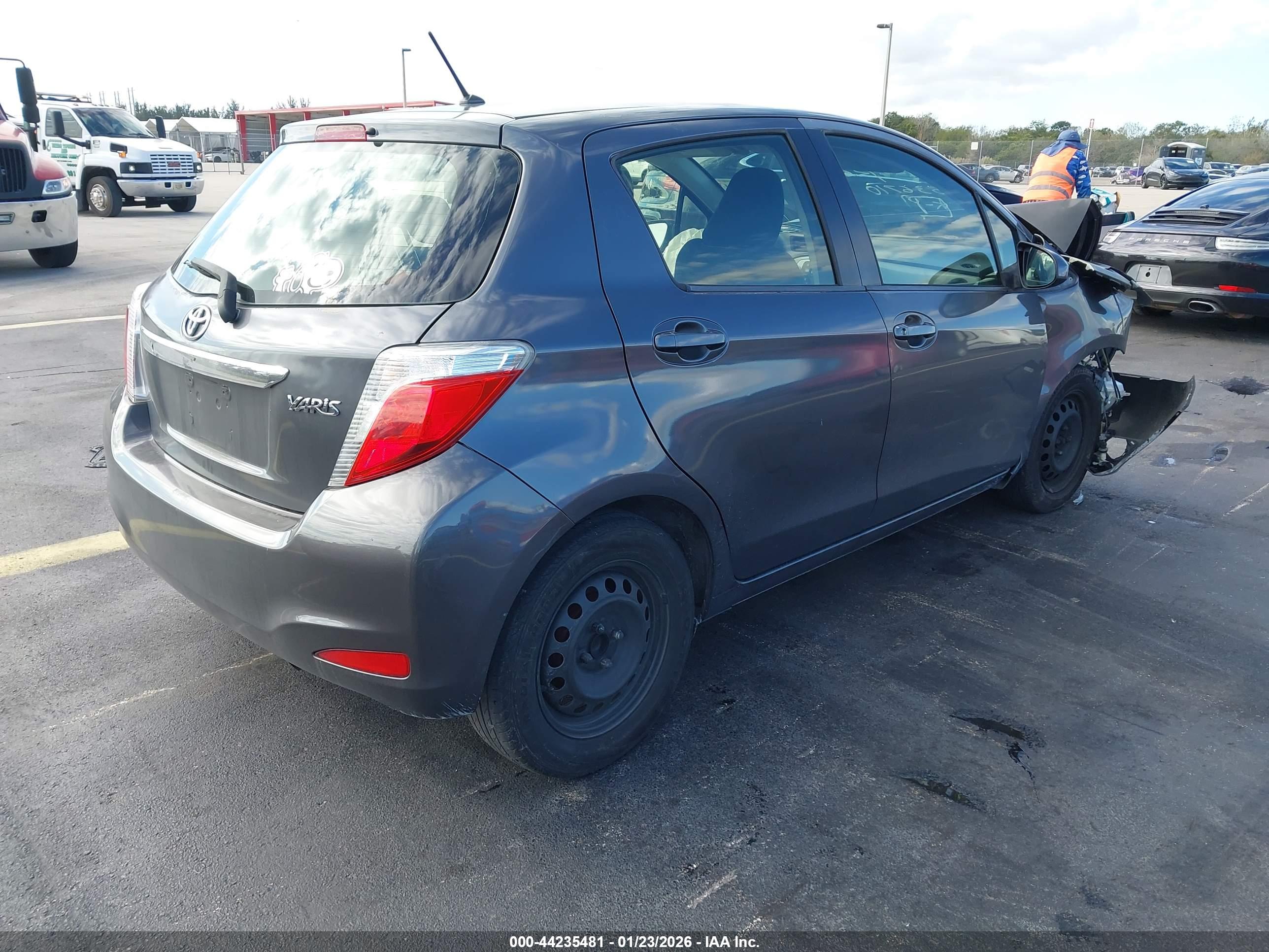 TOYOTA YARIS image 4