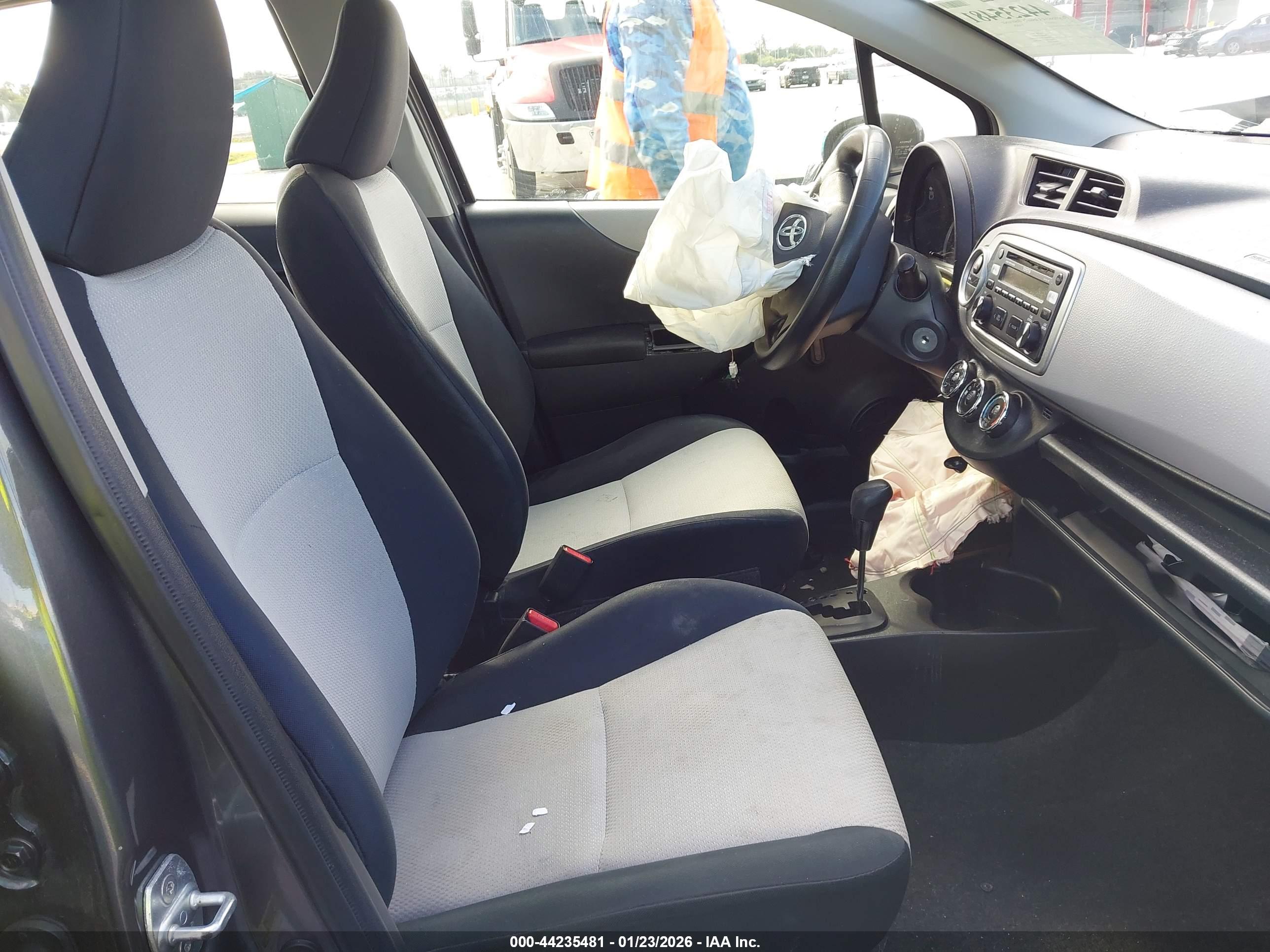 TOYOTA YARIS image 5