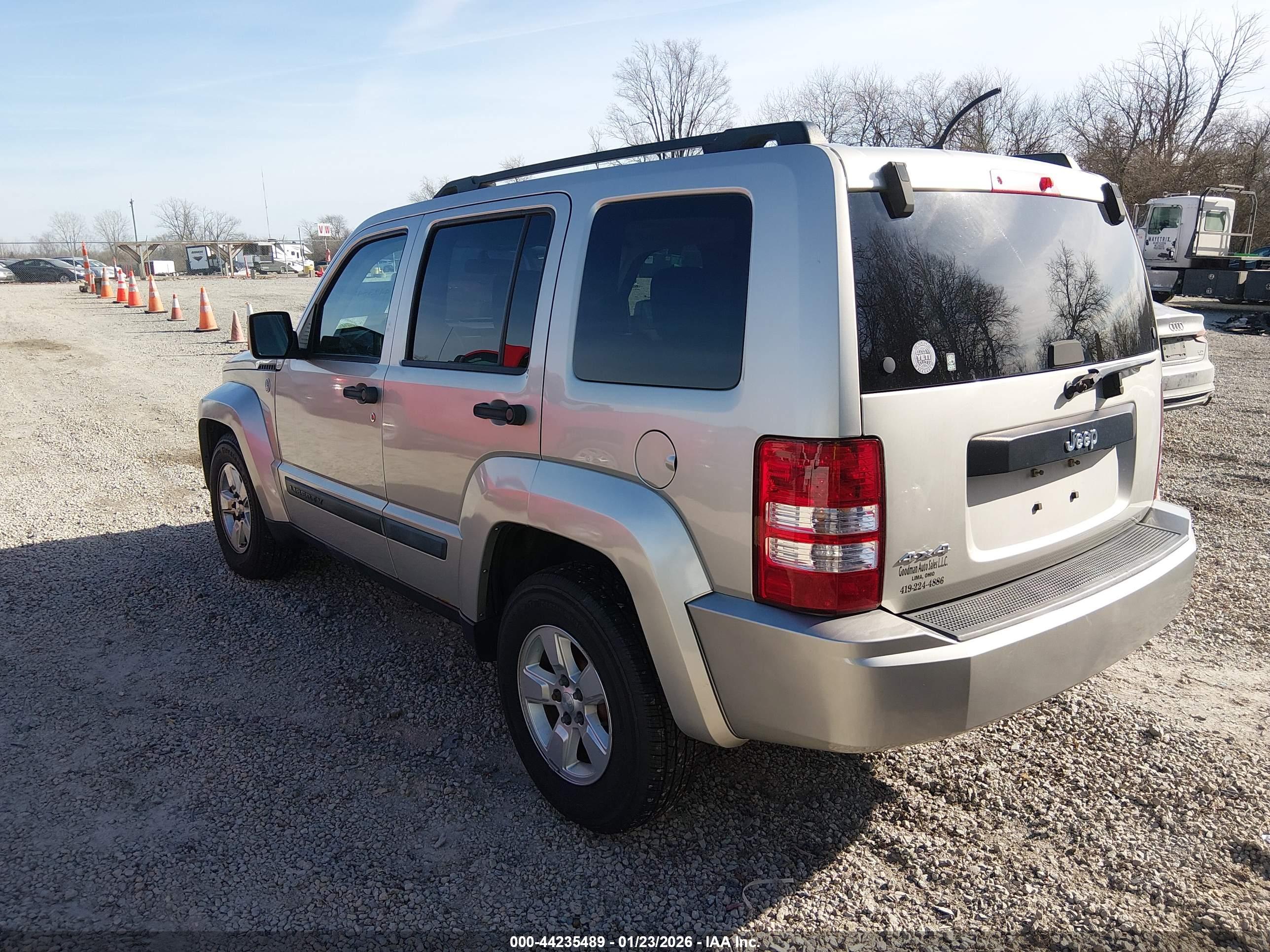 JEEP LIBERTY image 3