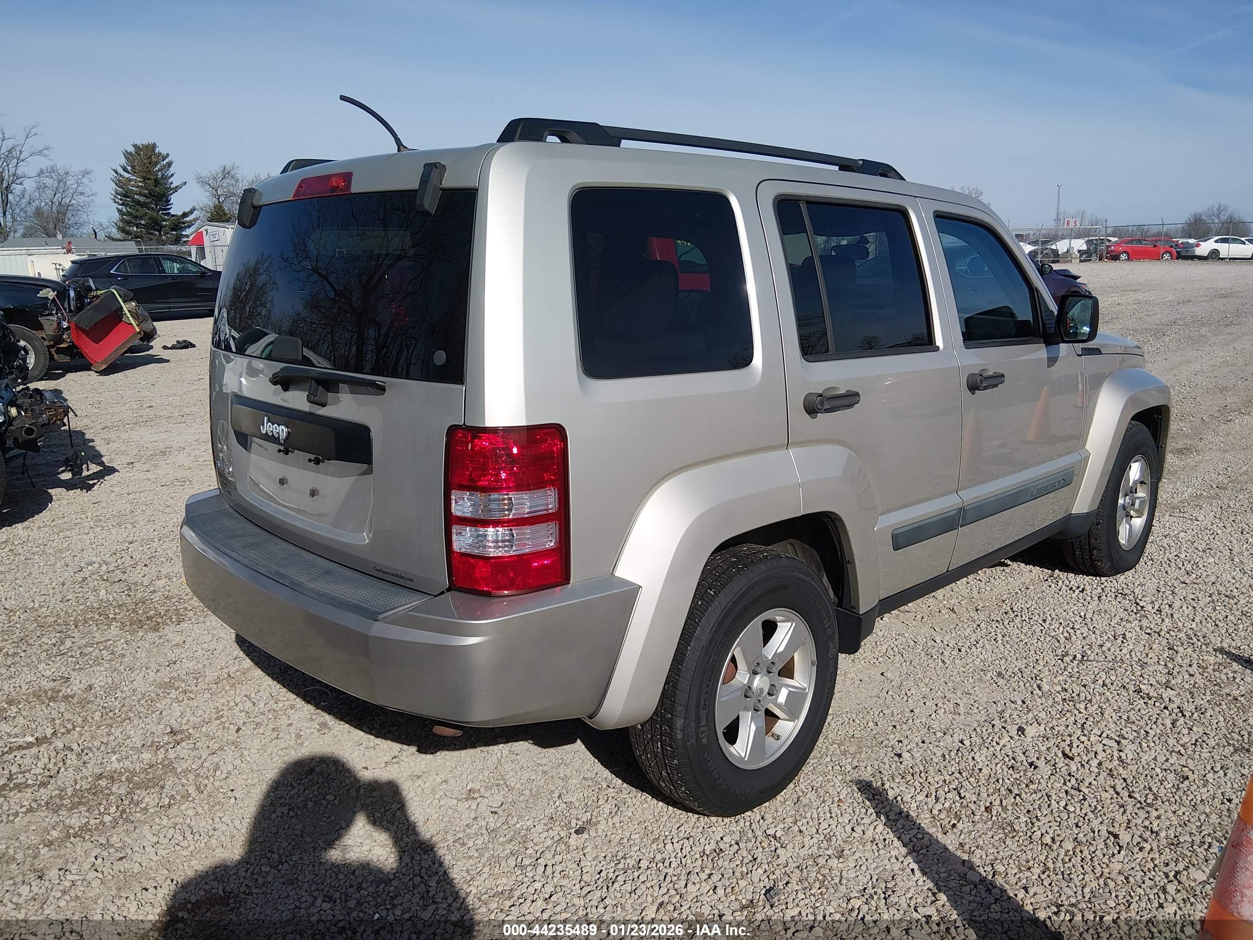 JEEP LIBERTY image 4