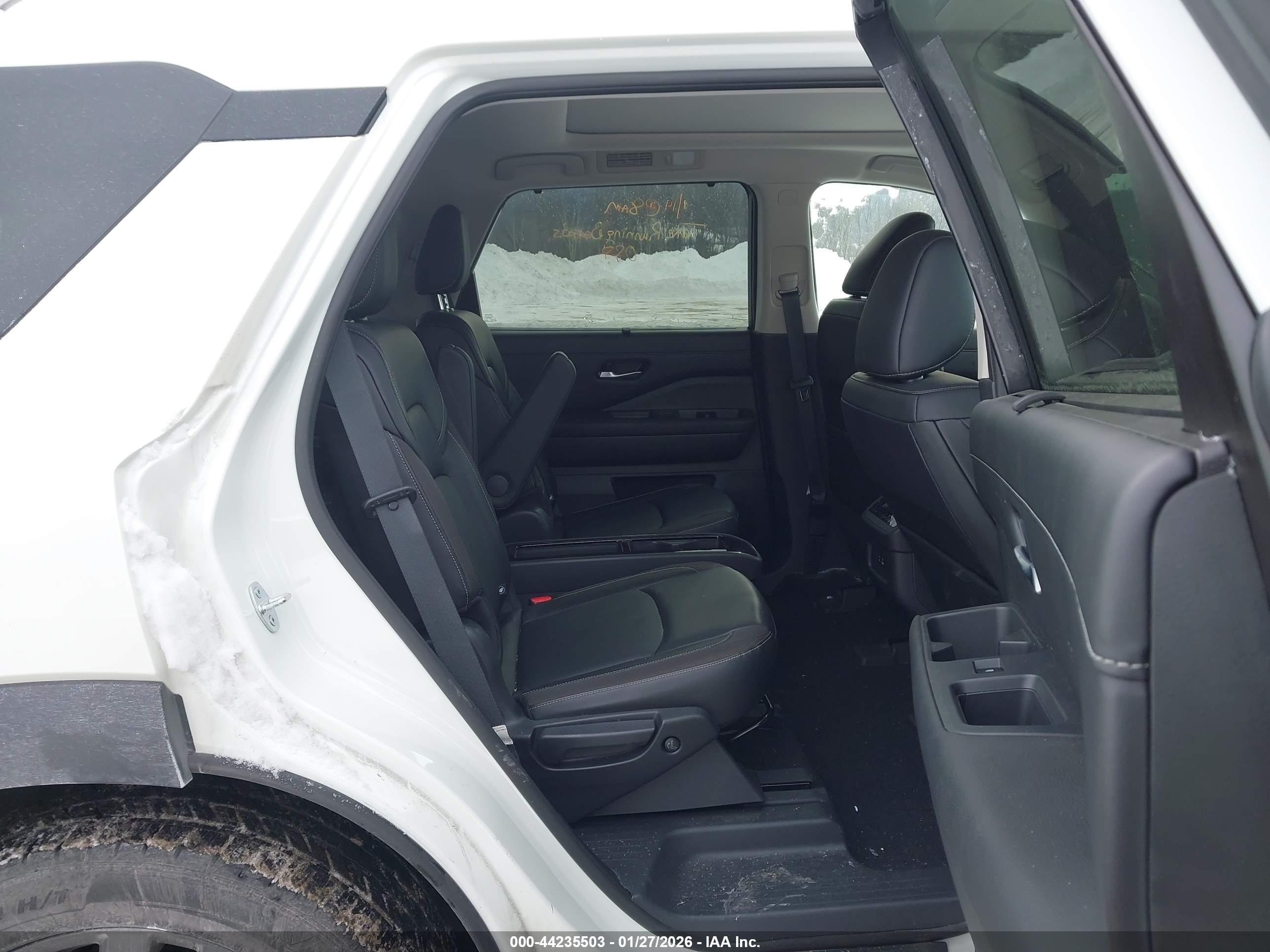 NISSAN PATHFINDER image 8