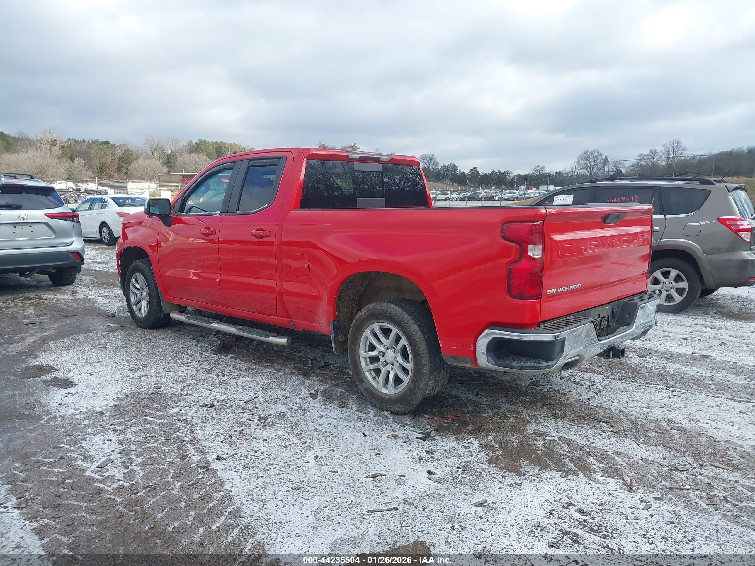 CHEVROLET SILVERADO image 3