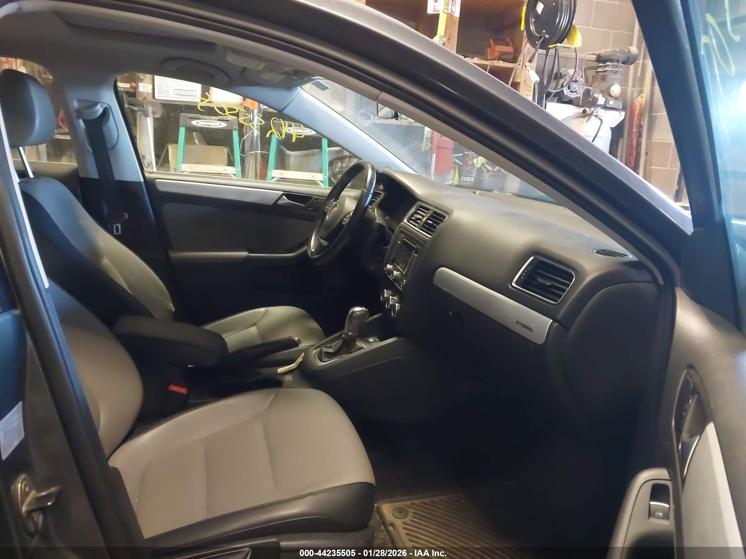 VOLKSWAGEN JETTA image 5