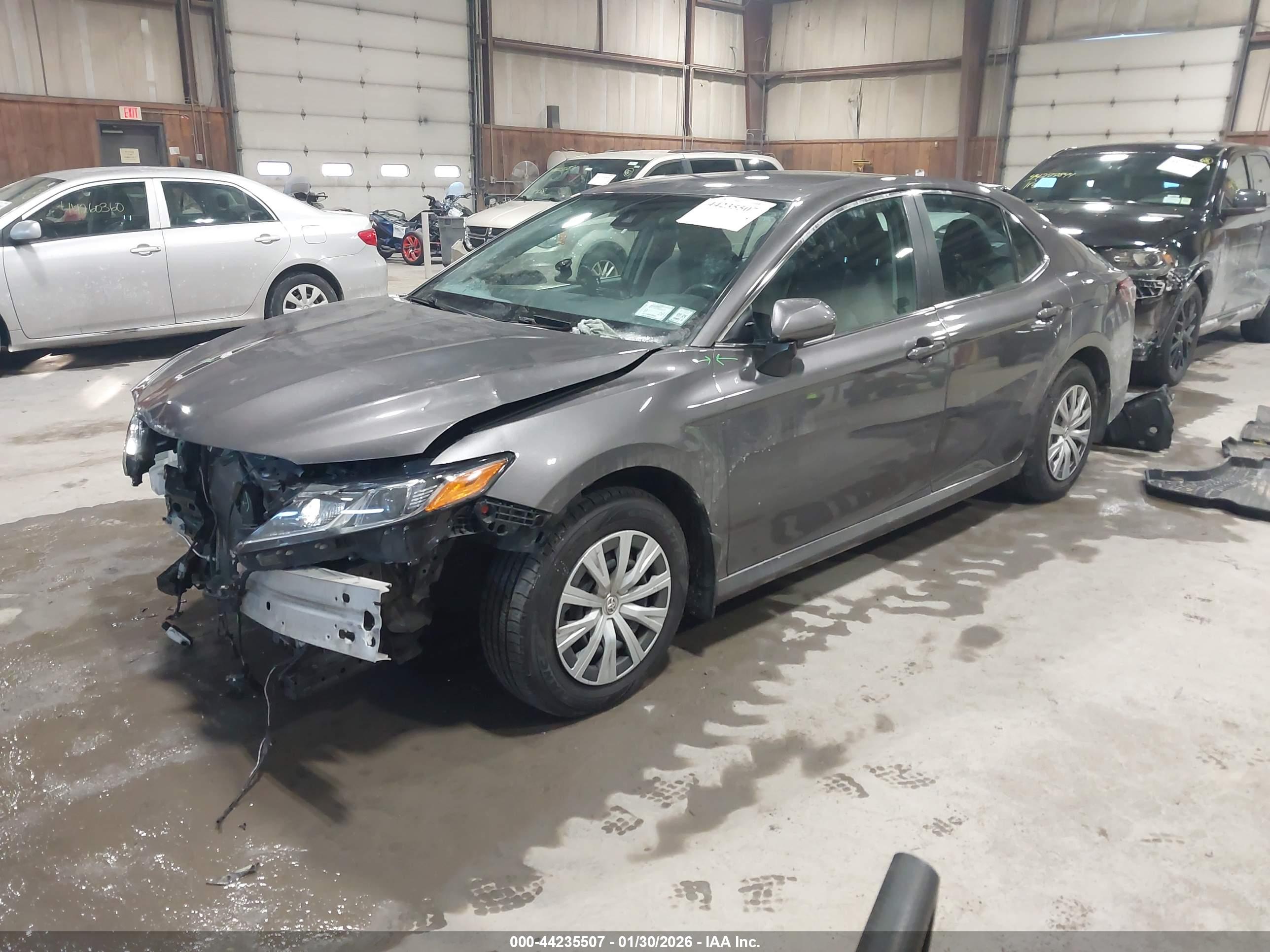 TOYOTA CAMRY image 2