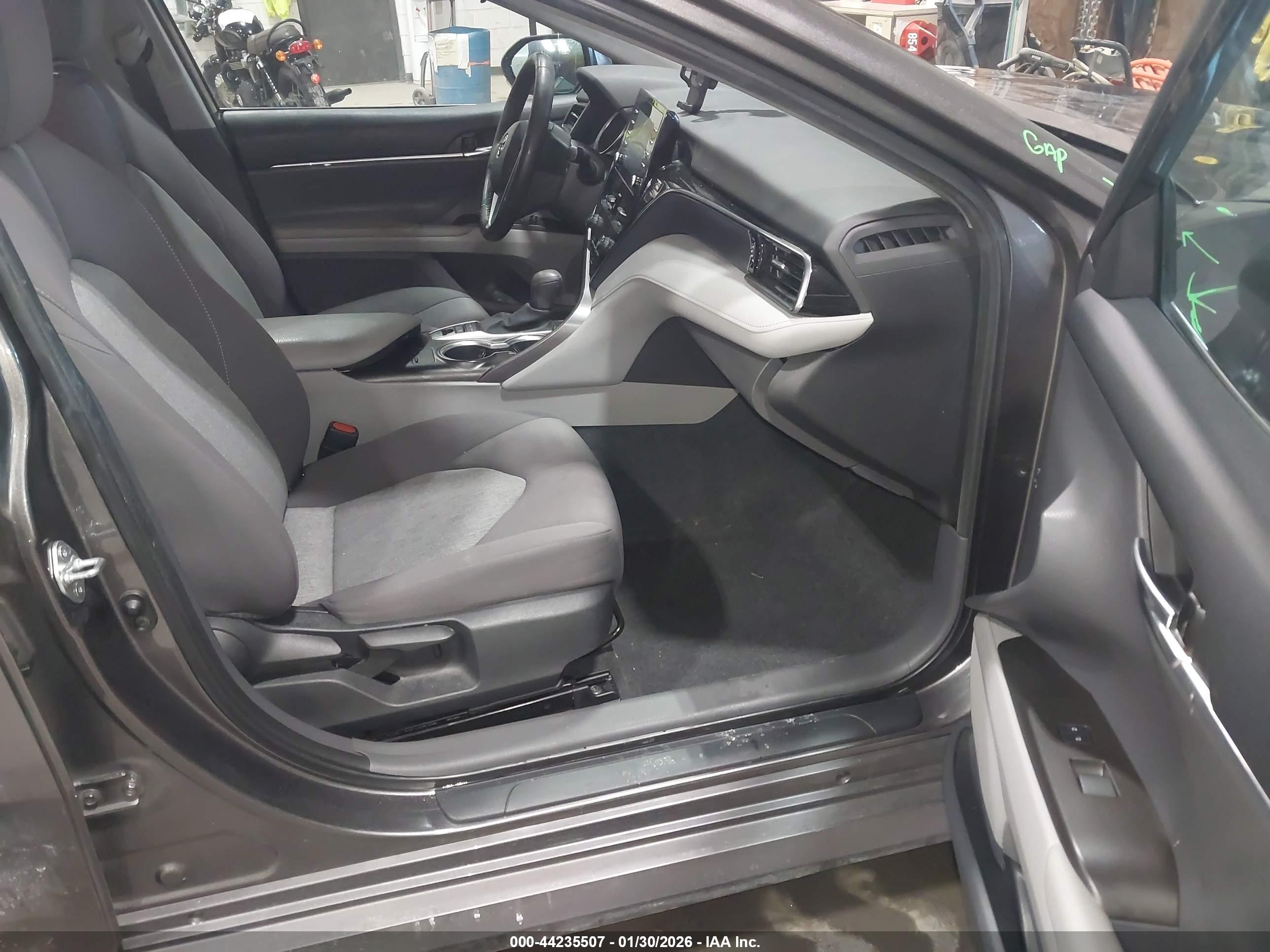 TOYOTA CAMRY image 5